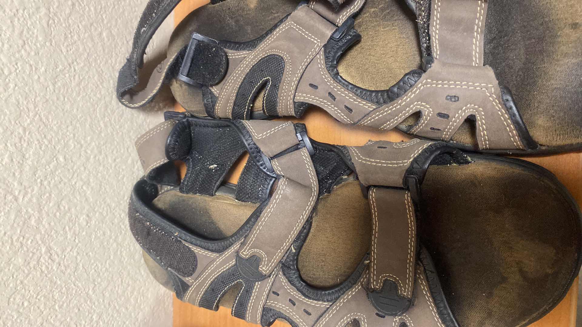 Photo 1 of MEN’S SANDALS SIZE 11