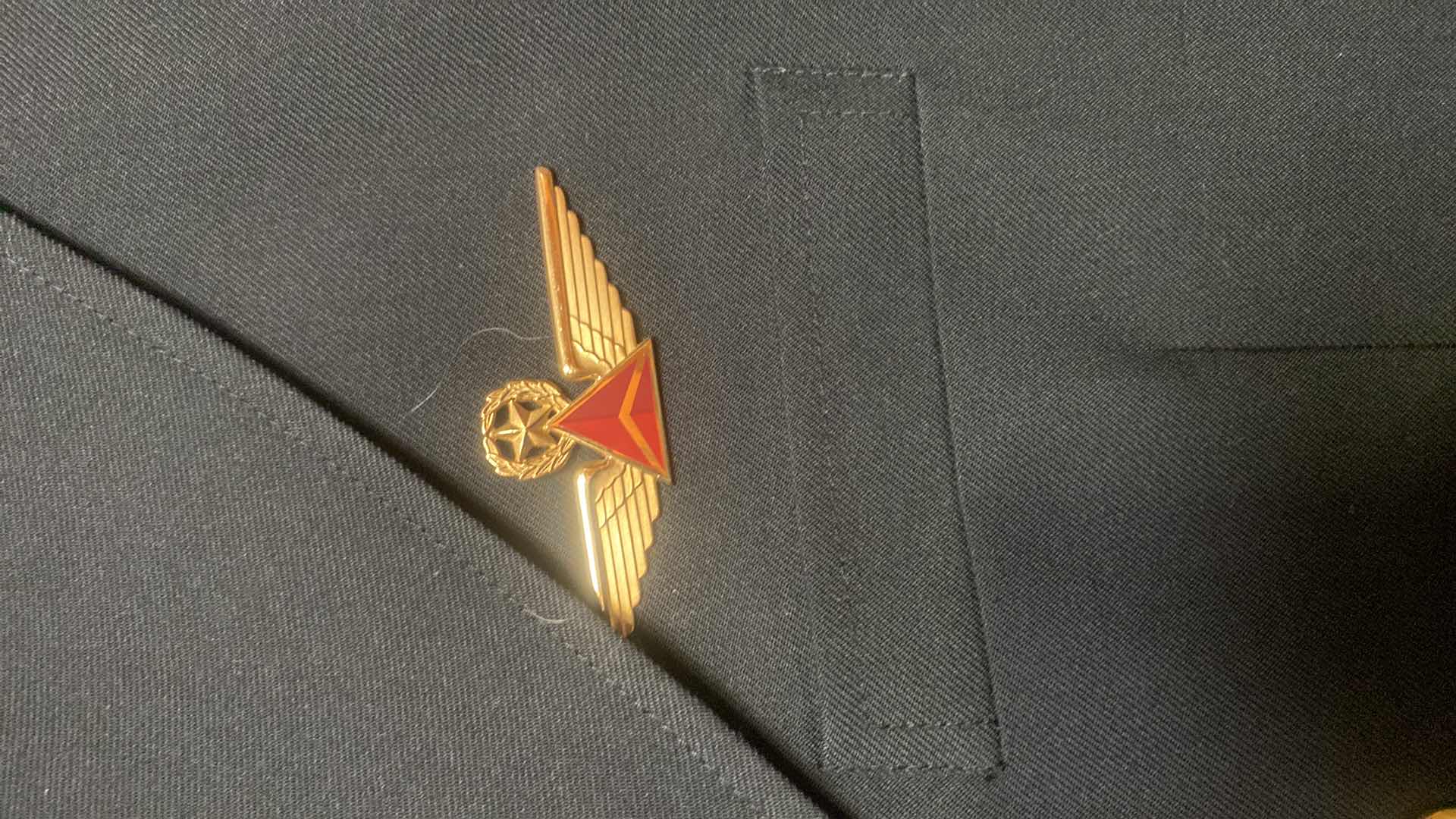 Photo 1 of MEN’S DELTA AIRLINES PILOT UNIFORM SIZE 44 LONG