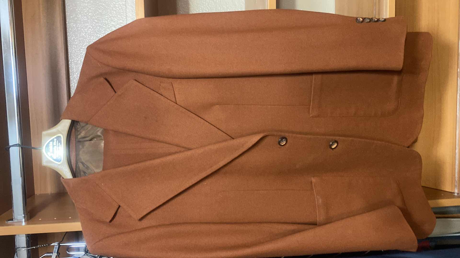Photo 1 of MEN’S SUITS ESTIMATED SIZE 42 LONG (2)