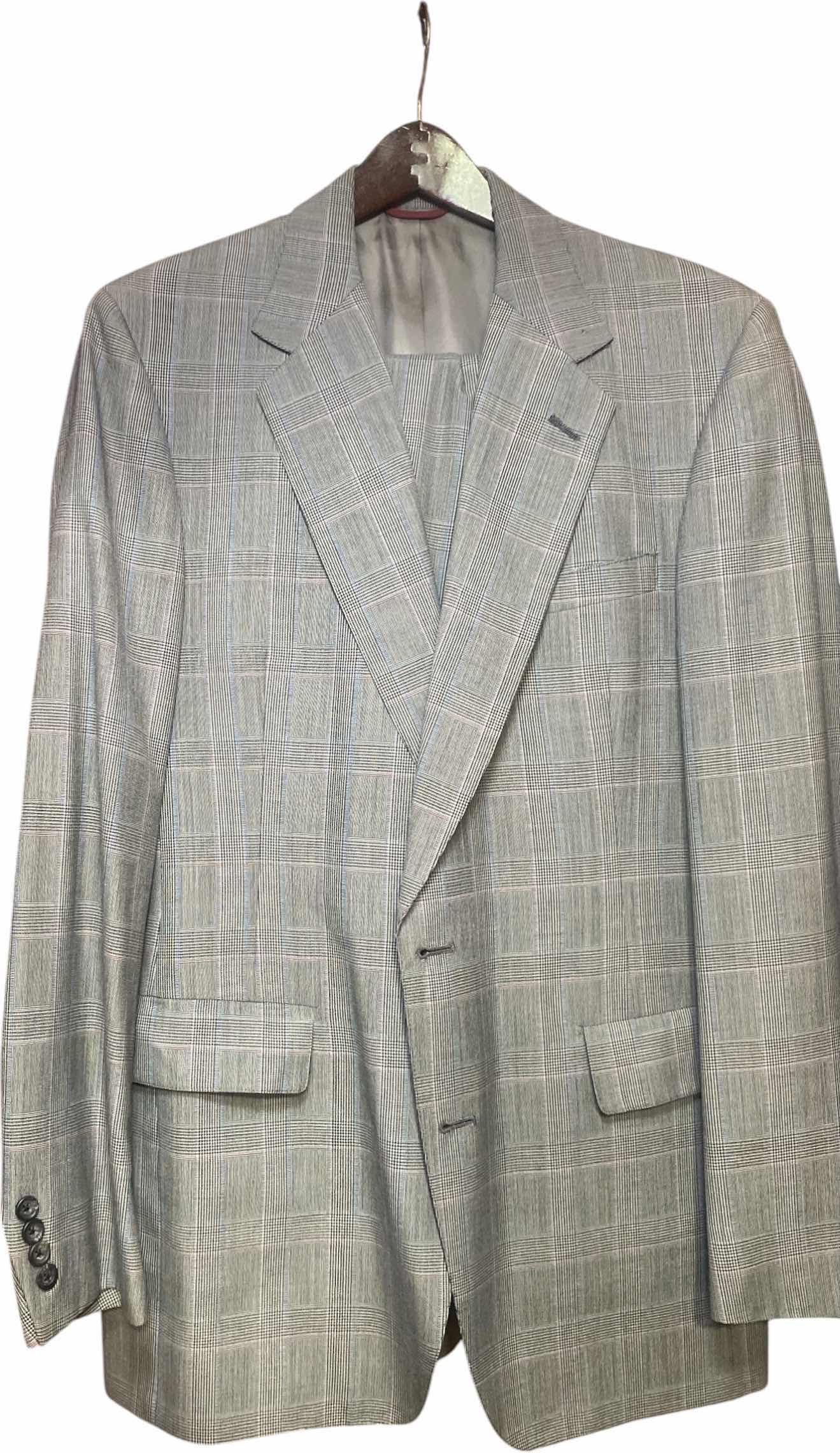 Photo 1 of MEN’S SUITS ESTIMATED SIZE 42 LONG (2)