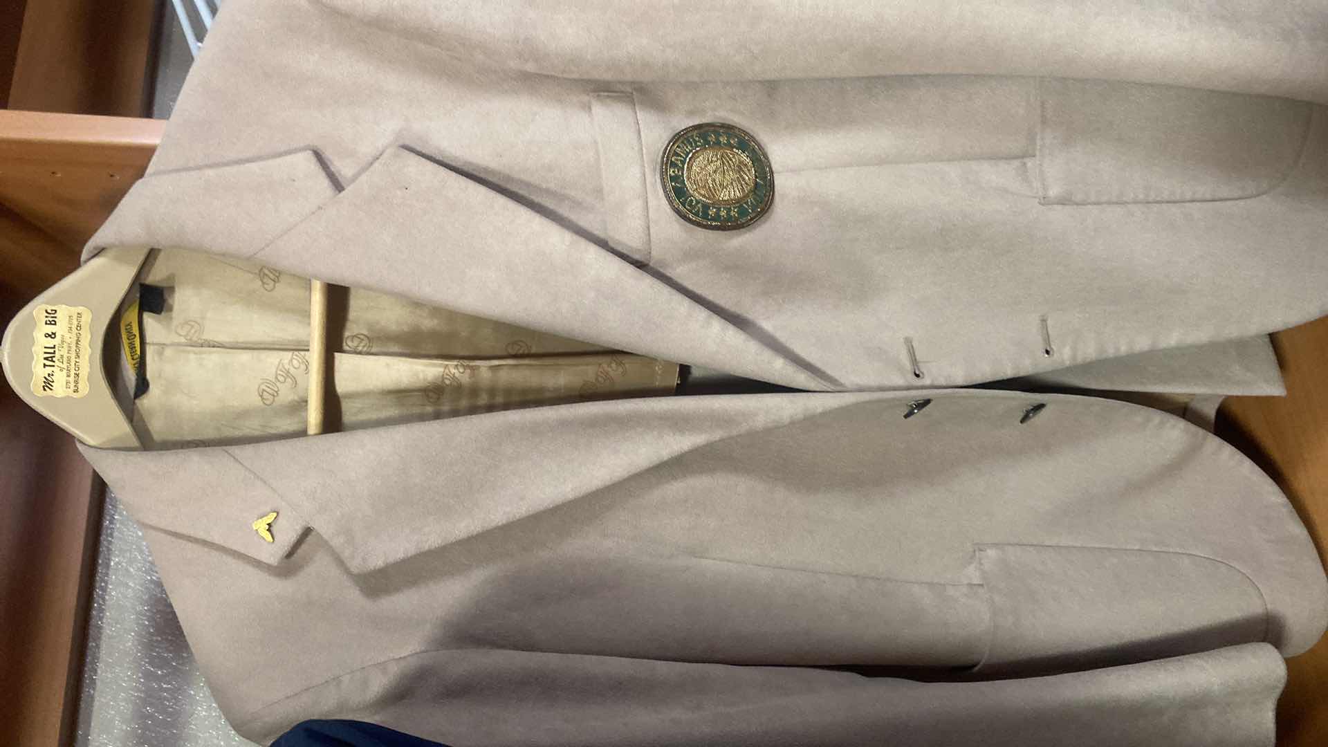 Photo 1 of MEN’S JACKETS ESTIMATED SIZE 42 LONG (2)