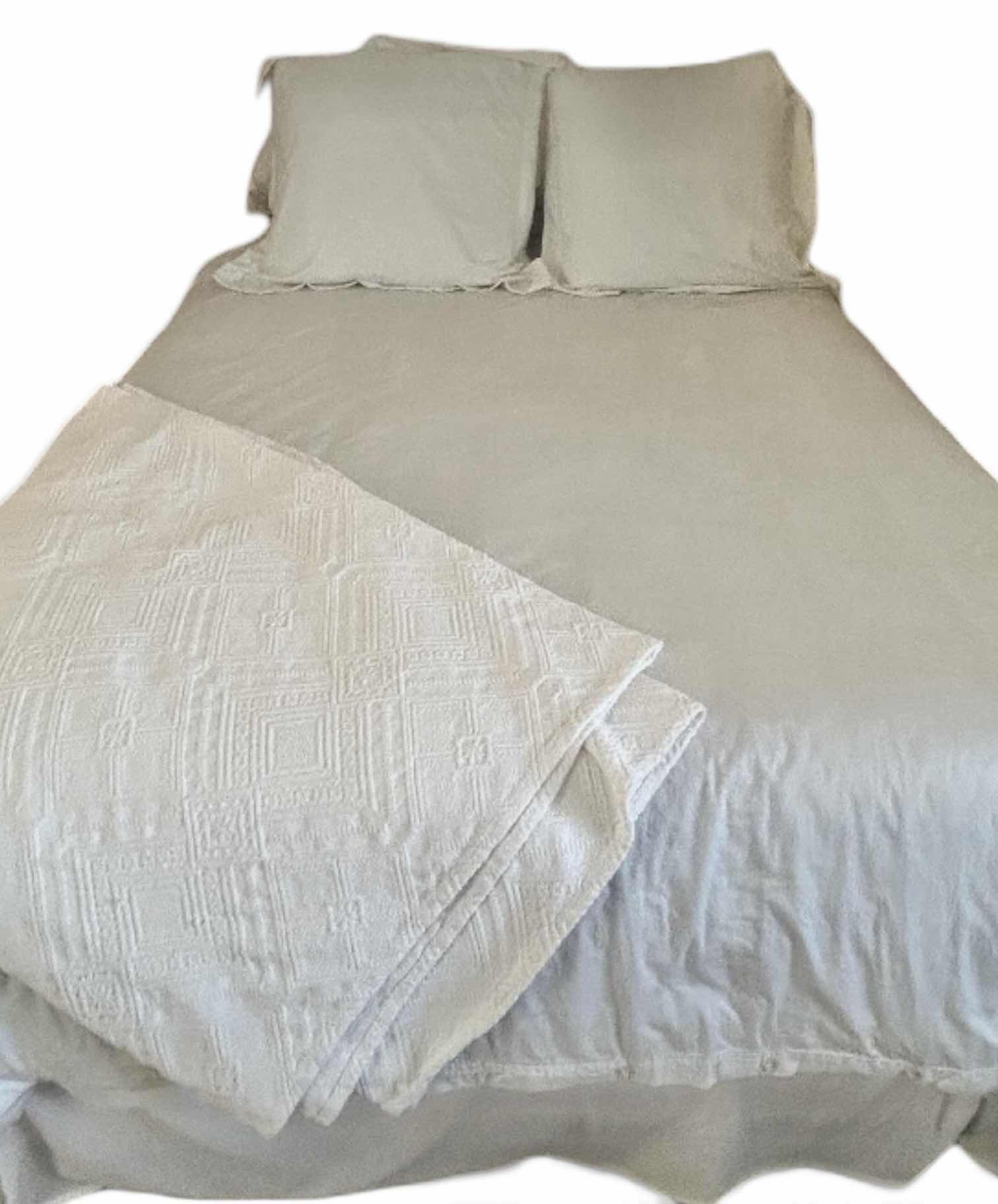 Photo 1 of FULL/QUEEN BEDDING AND PILLOWS