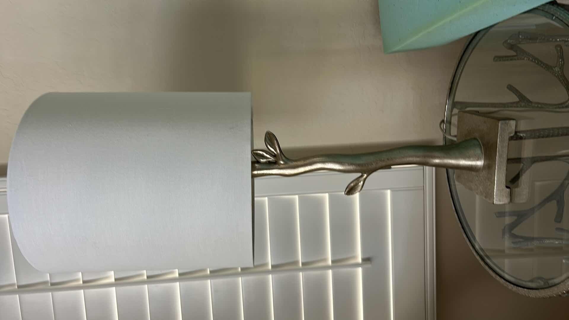 Photo 1 of MODERN NATURE-INSPIRED METAL TABLE LAMP WITH BRANCH AND LEAF DESIGN, FEATURING A WHITE DRUM SHADE H29”