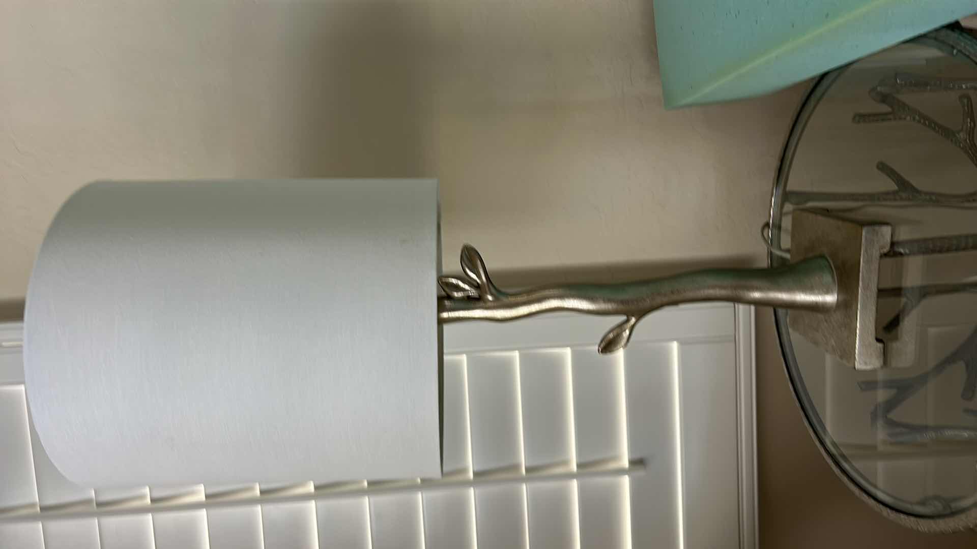 Photo 1 of MODERN NATURE-INSPIRED METAL TABLE LAMP WITH BRANCH AND LEAF DESIGN, FEATURING A WHITE DRUM SHADE H29”