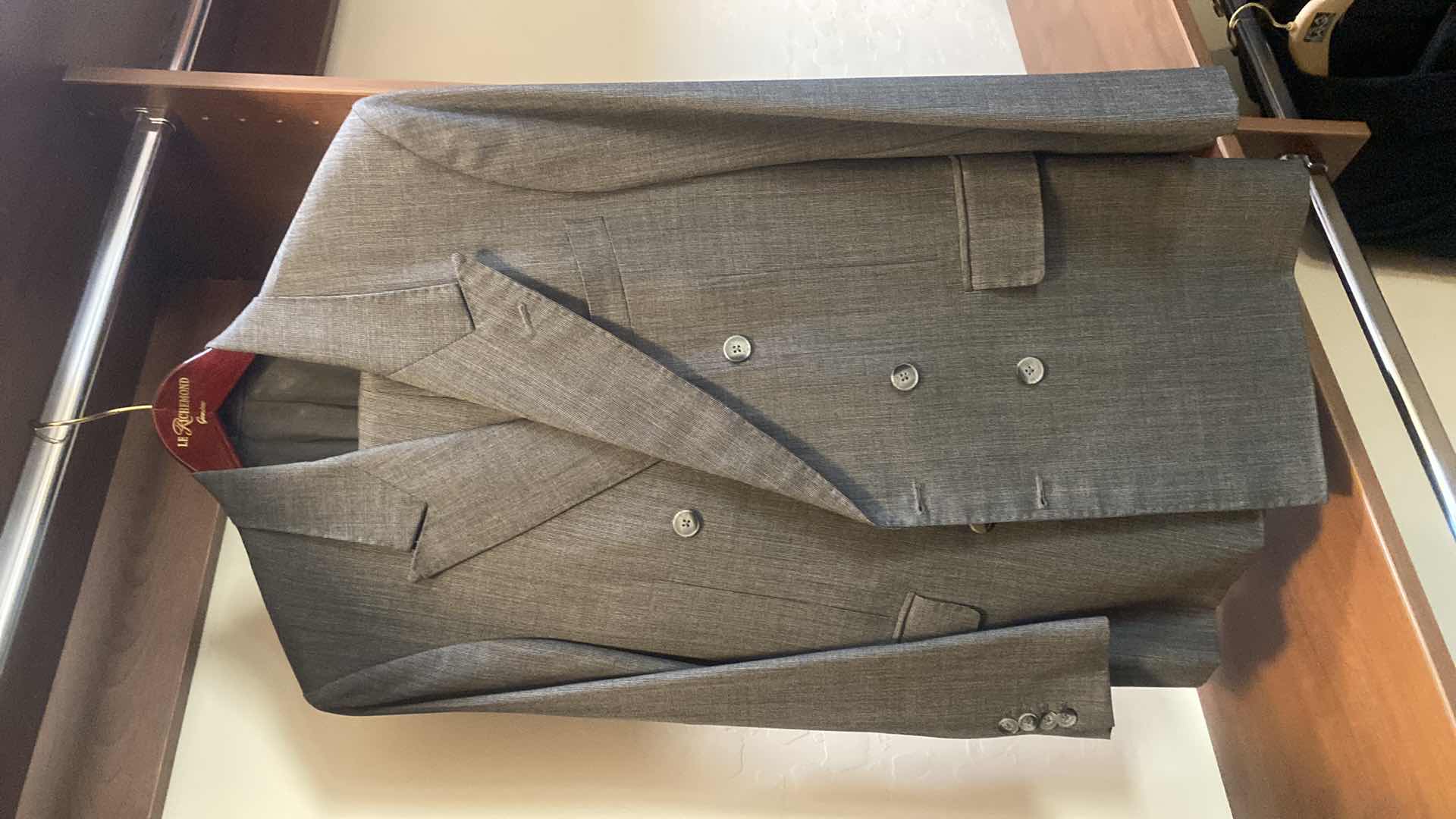 Photo 1 of MENS GRAND CUSTOM SUIT 100%WOOL MADE IN HONG KONG EST SIZE JACKET 40/42 PANTS 33/34