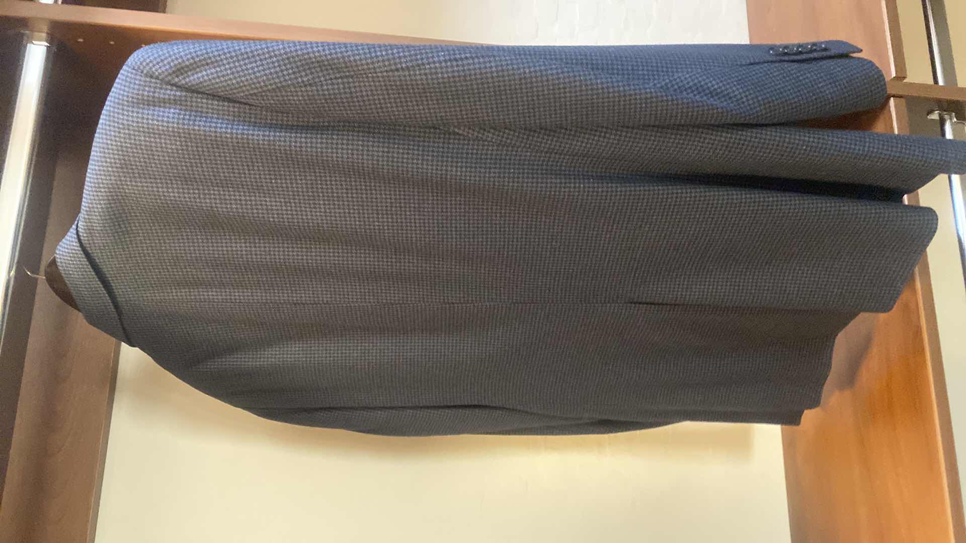Photo 1 of MENS CLUB ROOM PANTEX FABRIC WOVEN IN ITALY SILK/WOOL EST SIZE 42