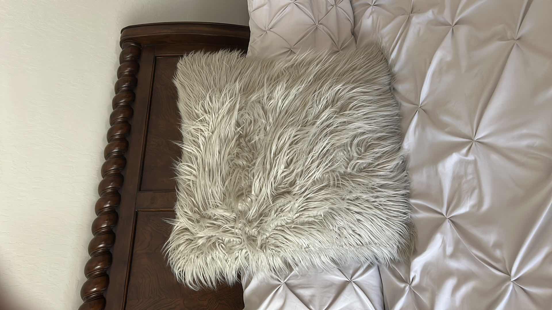 Photo 1 of QUEEN BEDDING AND PILLOWS
