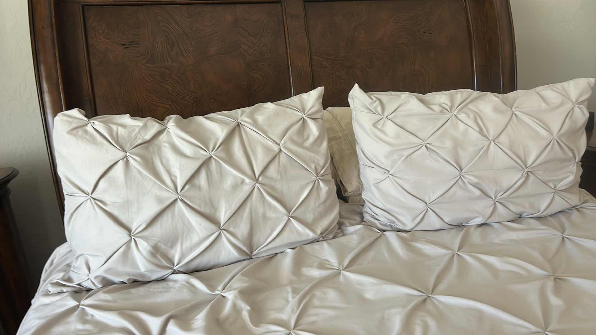 Photo 1 of QUEEN BEDDING AND PILLOWS