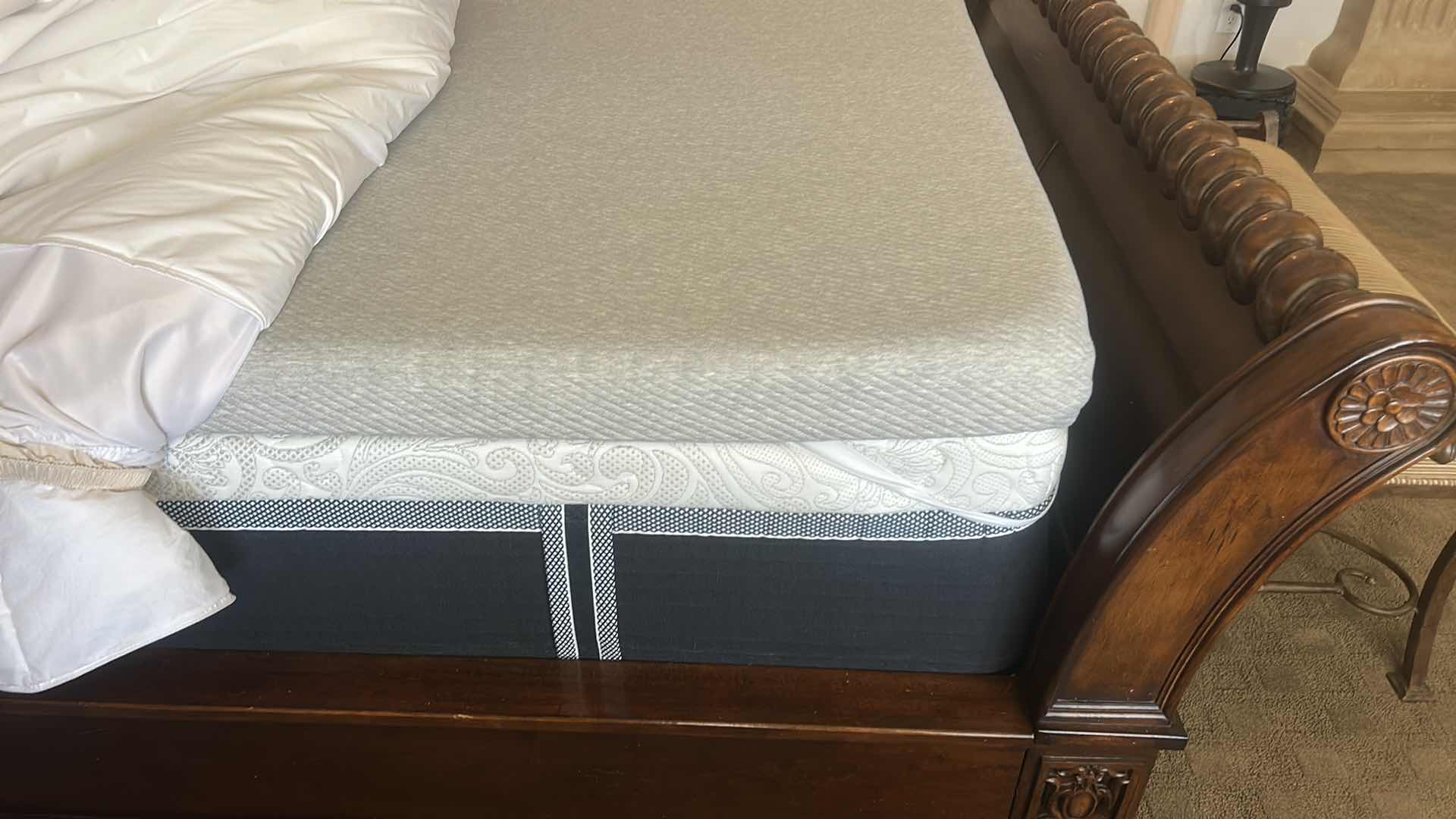 Photo 1 of SEALY PAISLEY FOAM QUEEN MATTRESS W TOPPER