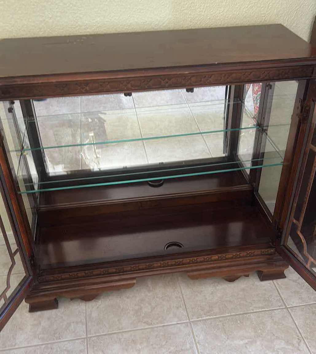 Photo 1 of VINTAGE PULASKI MAHOGANY CABINET W CHIPPENDALE STYLE WOOD LATTICEWORK GLASS DISPLAY DOORS 35" X 13" H 31"