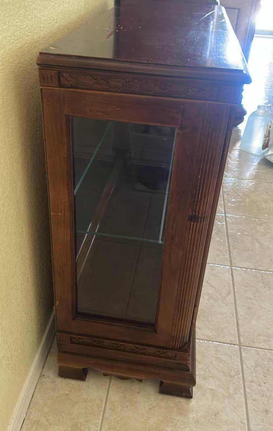 Photo 1 of VINTAGE PULASKI MAHOGANY CABINET W CHIPPENDALE STYLE WOOD LATTICEWORK GLASS DISPLAY DOORS 35" X 13" H 31"