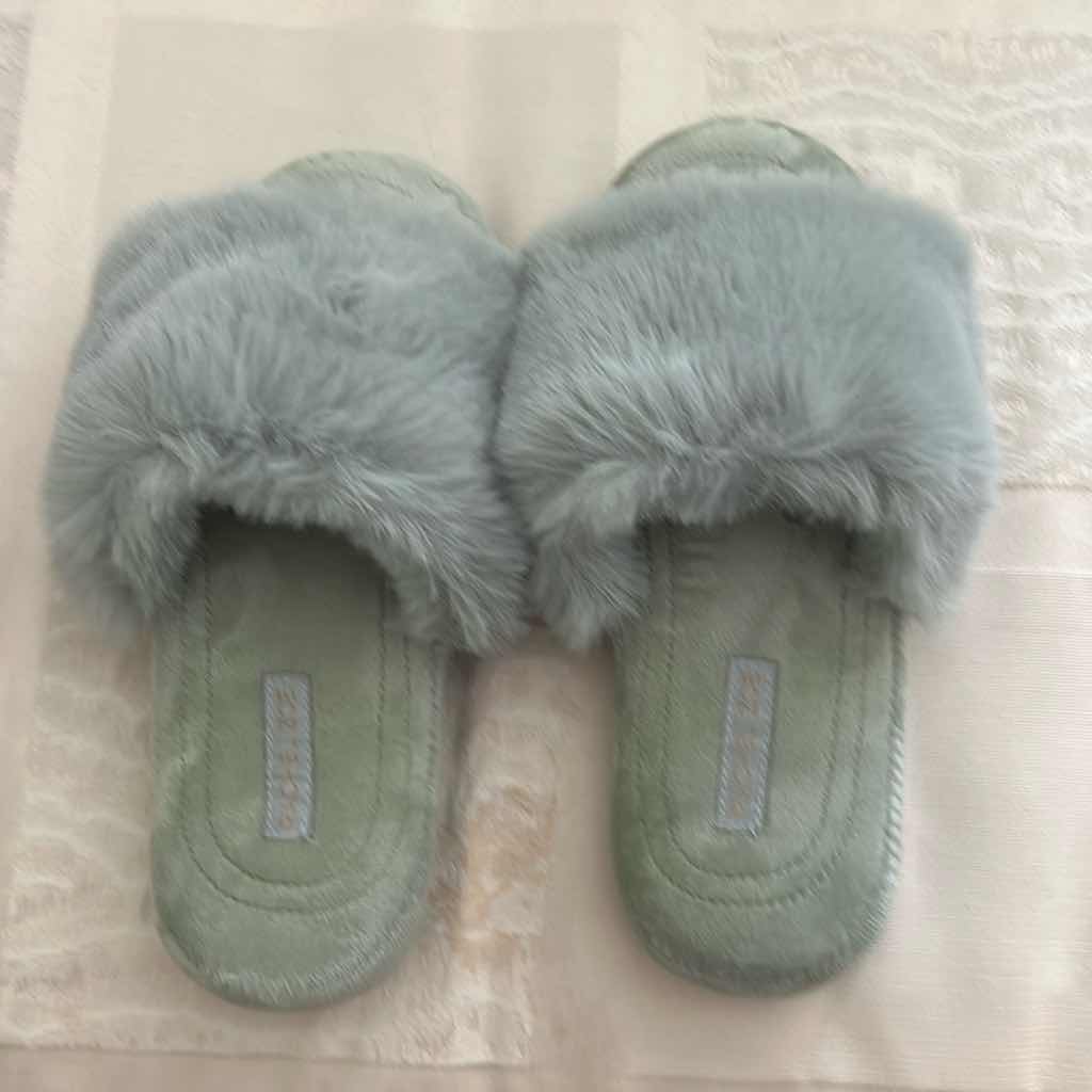 Photo 1 of 5- PLUSH SLIPPERS 3 SMALL 2 MED