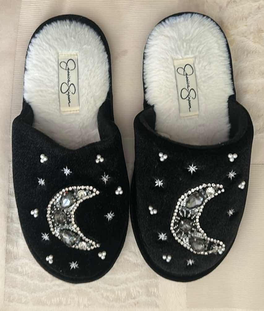 Photo 1 of 5- PLUSH JESSICA SIMPSON SLIPPERS 3 SMALL 2 MED