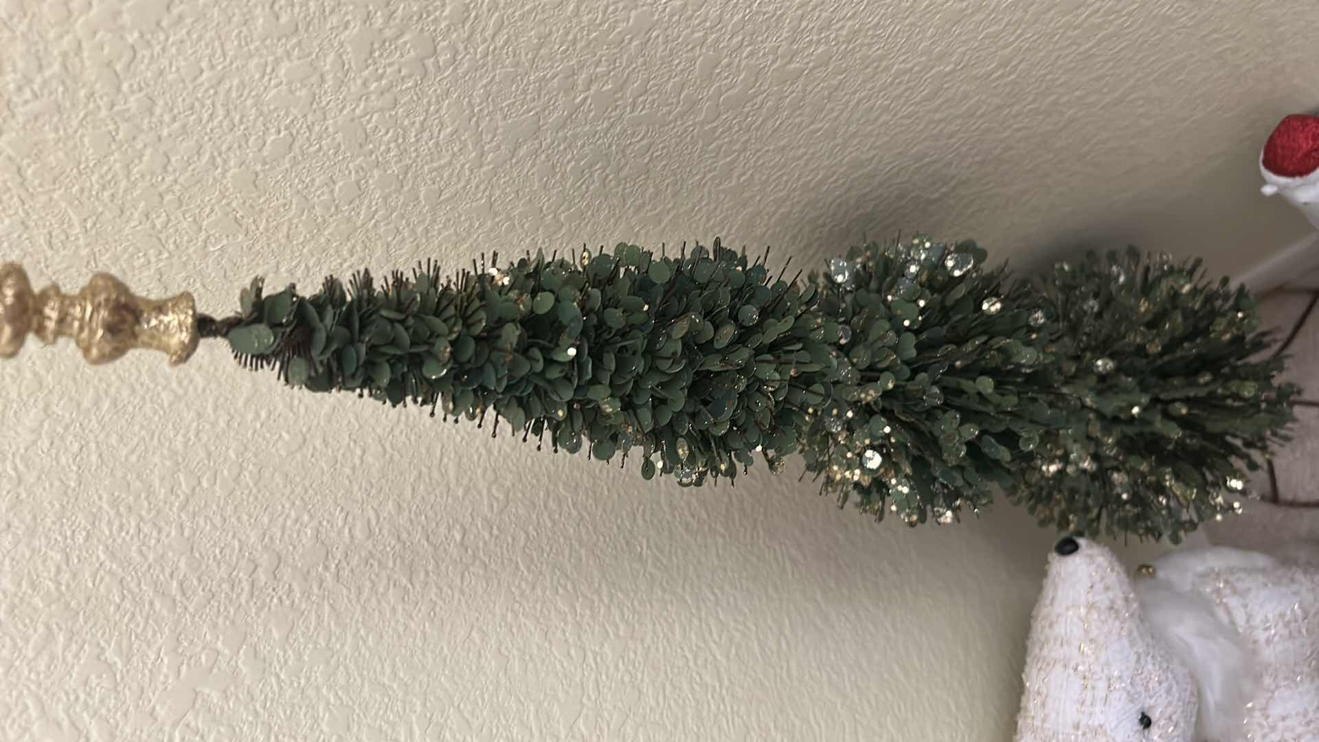 Photo 1 of 4- CHRISTMAS DECORATIONS