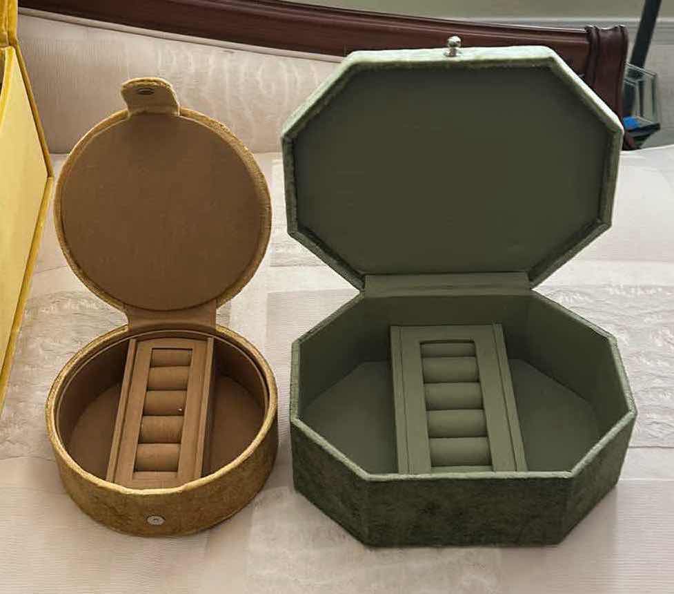Photo 1 of 7- VELVET FABRIC JEWELRY BOXES