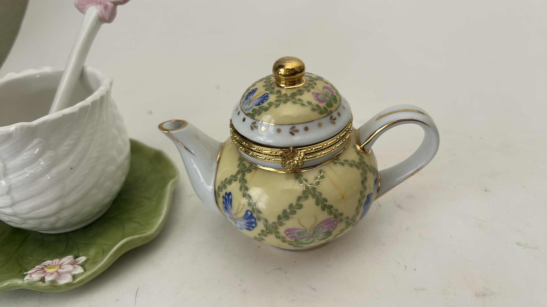 Photo 1 of SWAN AND LOTUS TEACUP/COFFEE CUP WITH SPOON AND MINI FORMALITIES TEAPOT