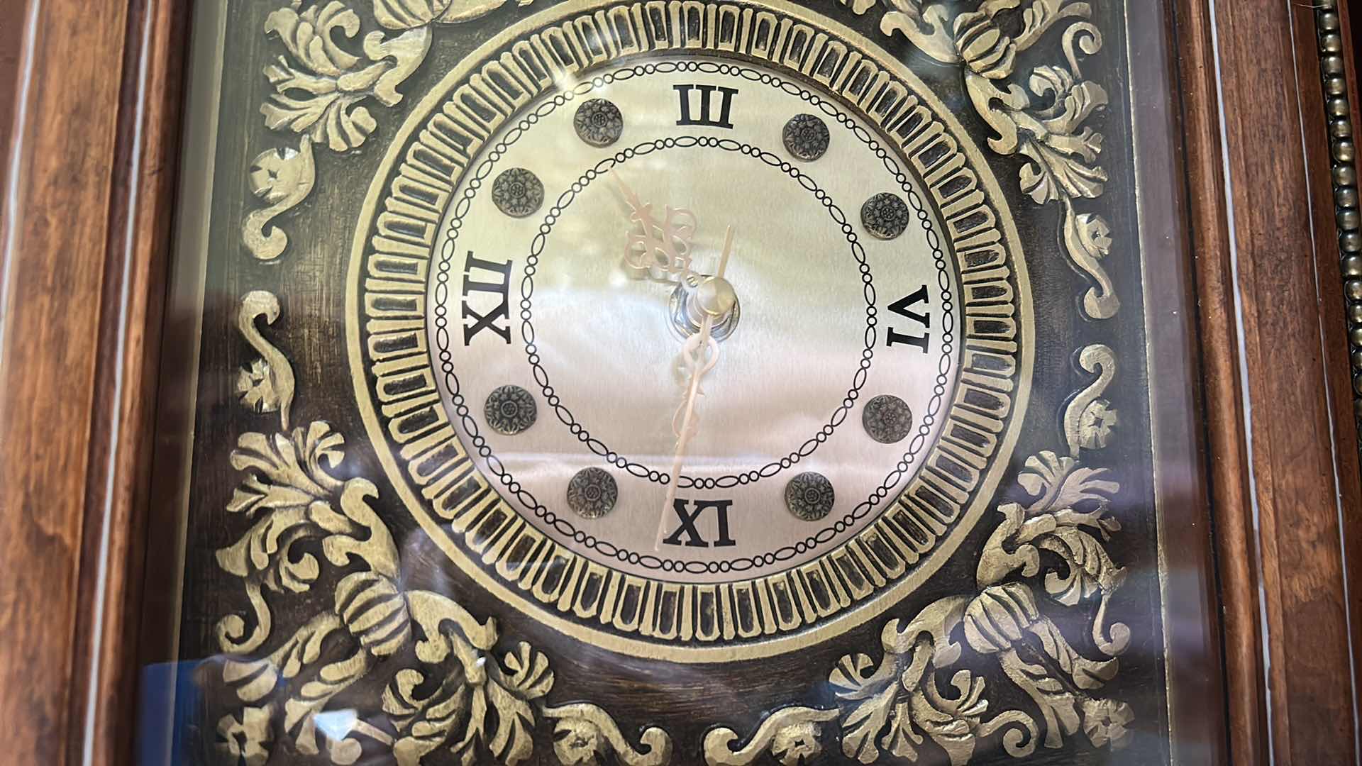Photo 1 of BOMBAY COMPANY MANTEL CLOCK 15“ x 11“ H17“.