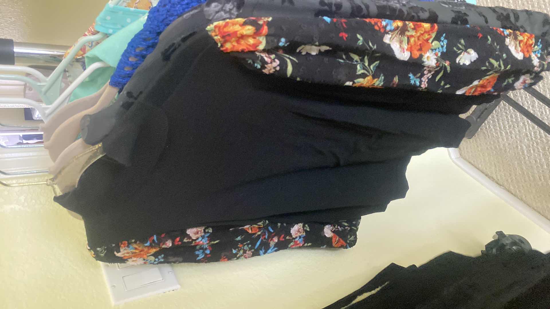 Photo 1 of 20-WOMENS TOPS SIZE MEDIUM & PETITE MEDIUM