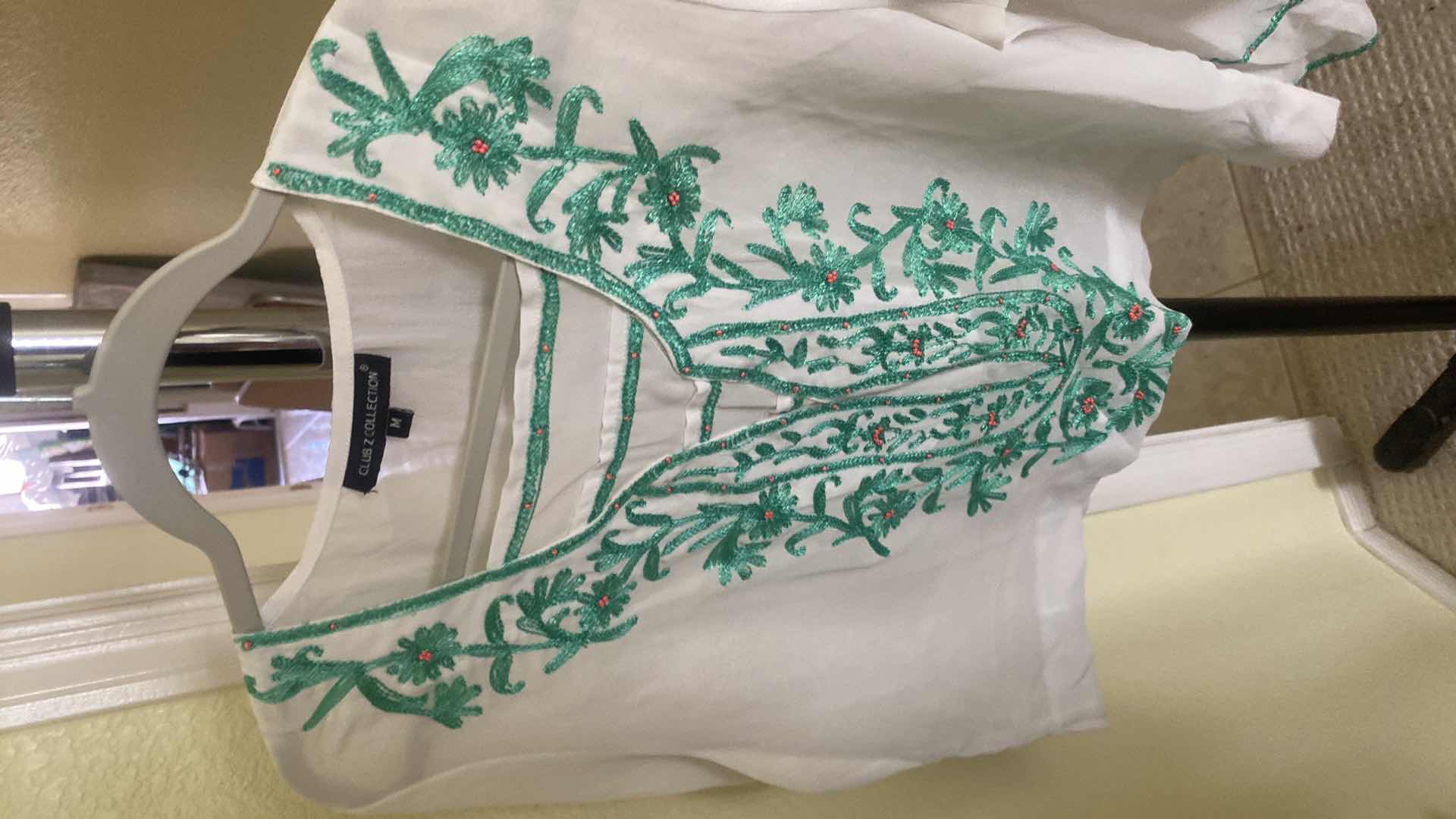 Photo 1 of 15-WOMENS TOPS SIZE MEDIUM & PETITE MEDIUM