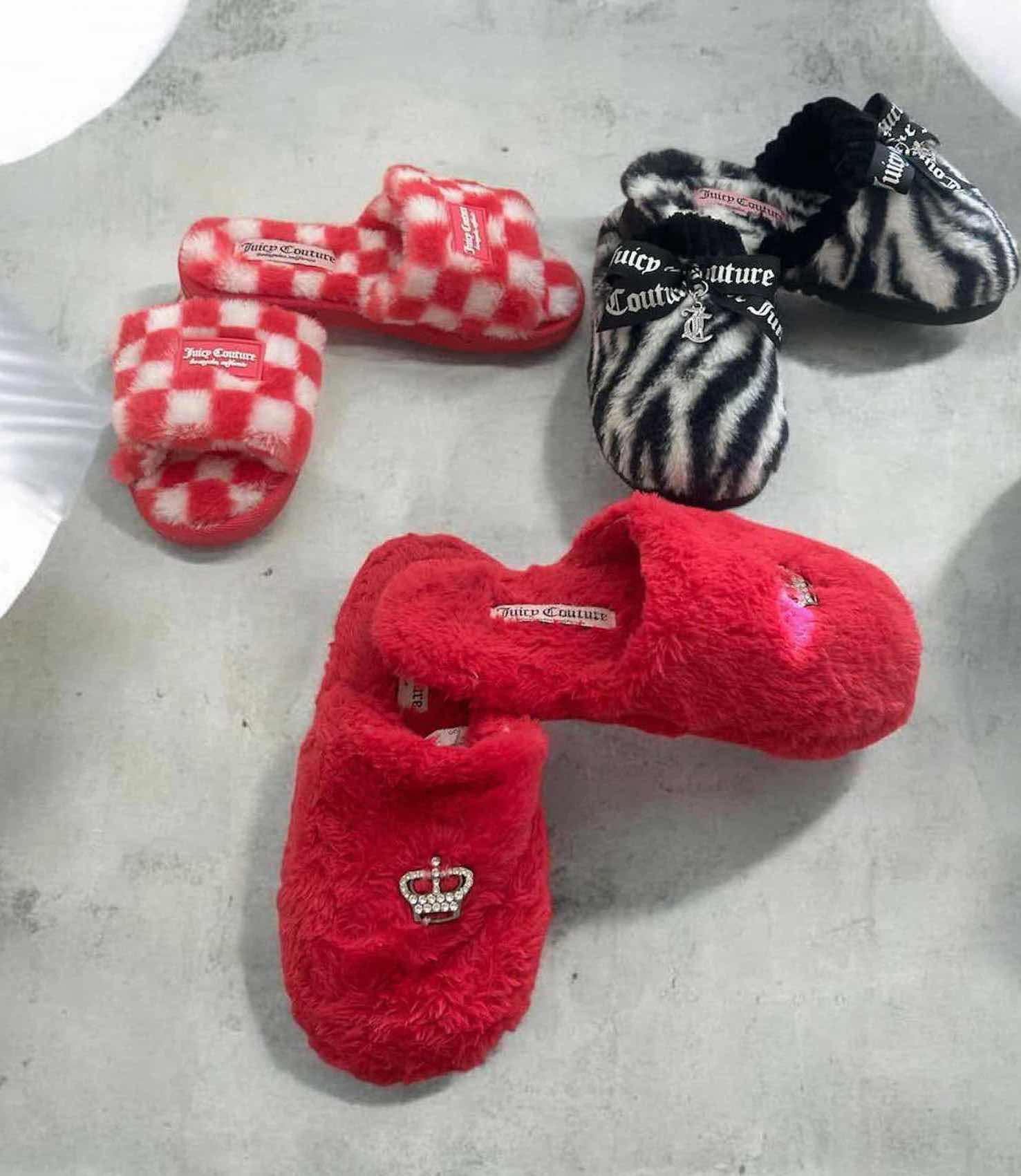 Photo 1 of 3- JUICY COUTURE PLUSH SLIPPERS SIZE SMALL