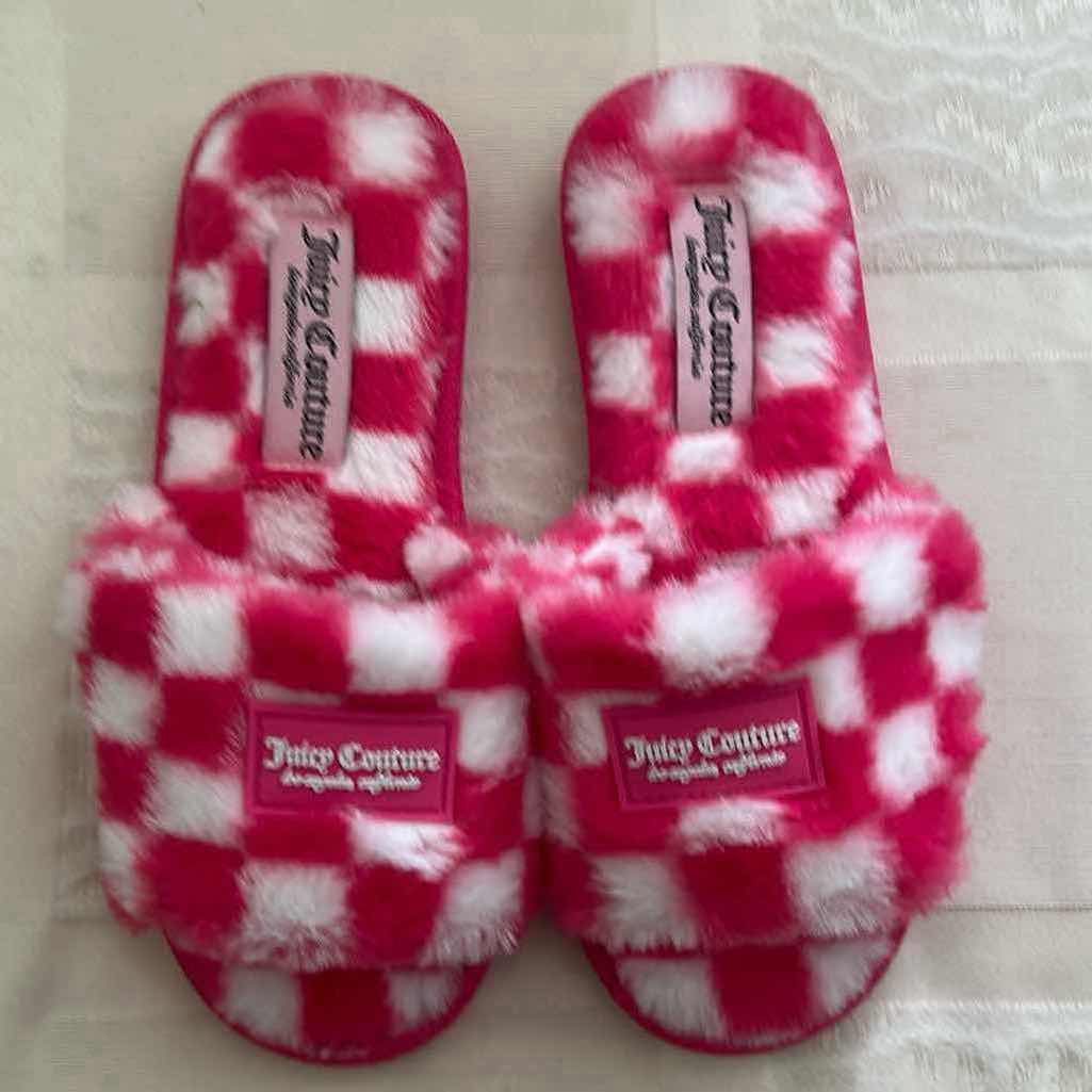 Photo 1 of 3- JUICY COUTURE PLUSH SLIPPERS SIZE SMALL