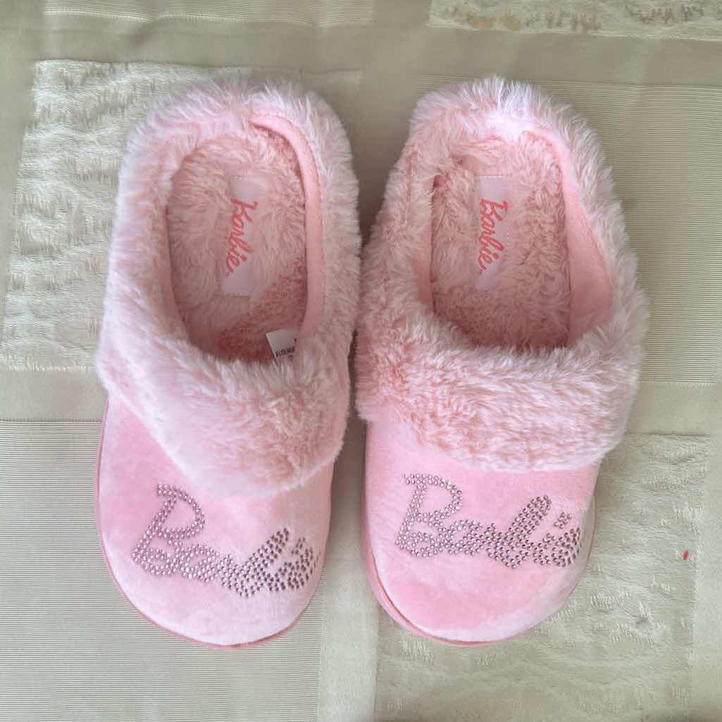 Photo 1 of 6- PLUSH SLIPPERS SIZE SMALL