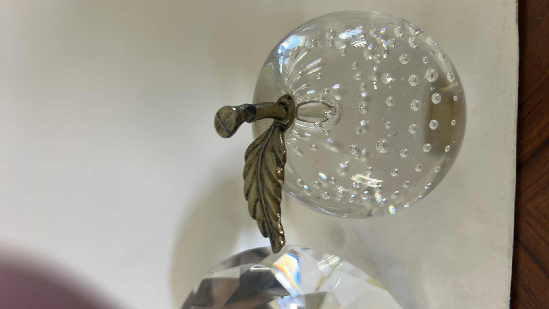 Photo 1 of CLEAR CUT LEAD CRYSTAL FACETED ROUND DESK QUARTZ CLOCK PAPERWEIGHT FEATURES A ROMAN NUMERAL DIAL. & CRYSTAL APPLE PAPERWEIGHT (TALLEST 2.75”)