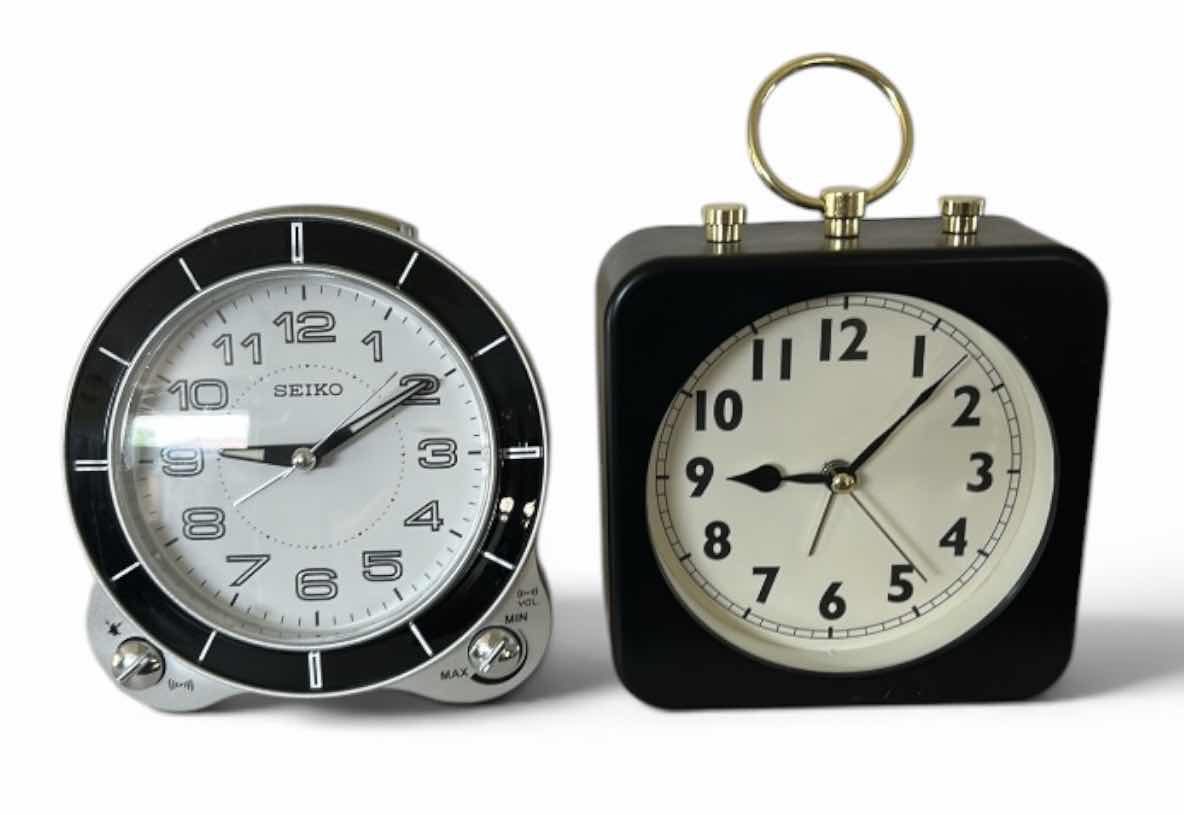 Photo 1 of 2 DESK CLOCKS H5”