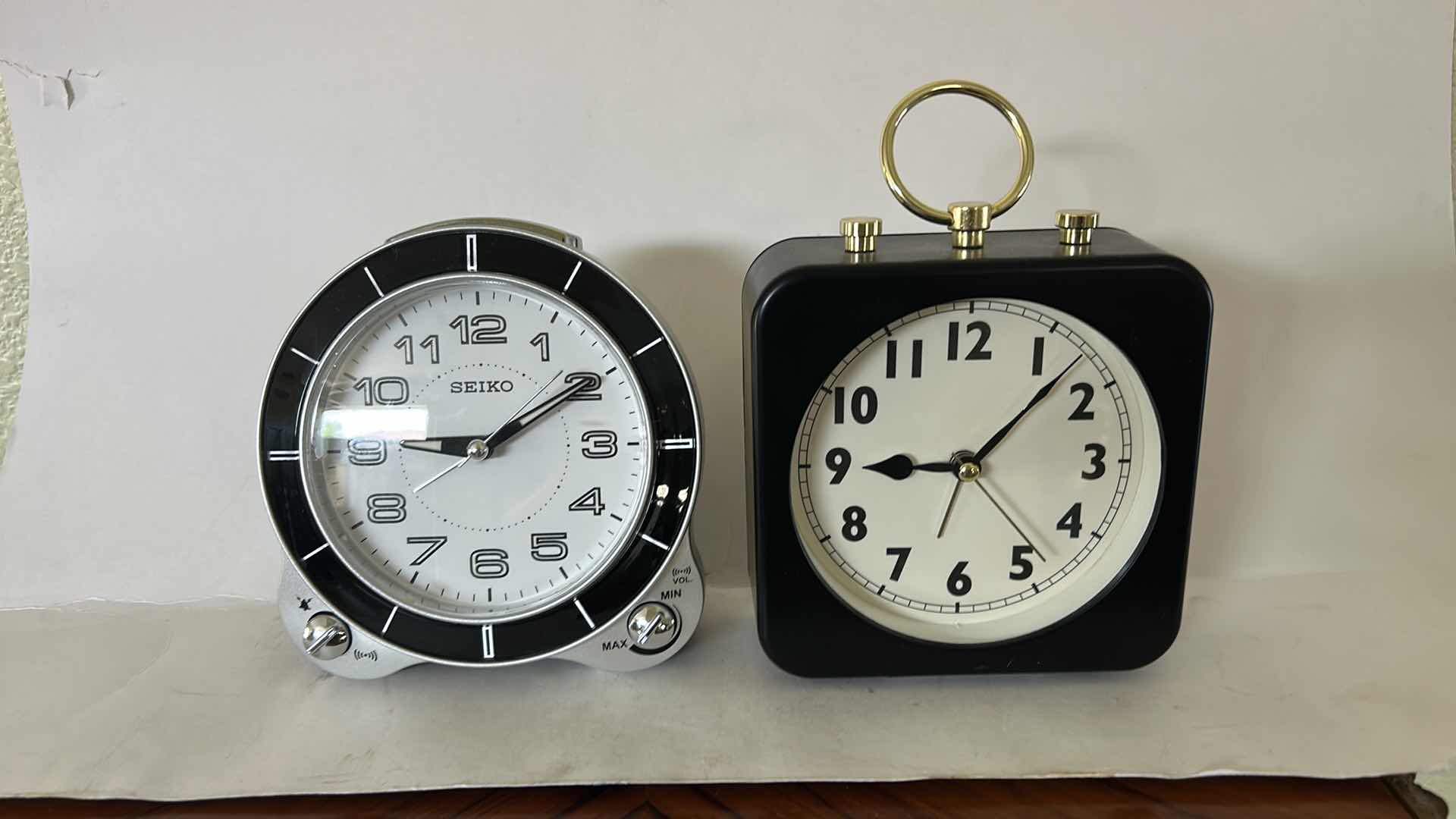 Photo 1 of 2 DESK CLOCKS H5”