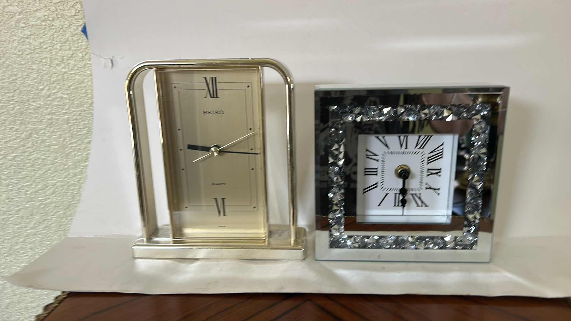 Photo 1 of 2 DESK CLOCKS H5” H7”