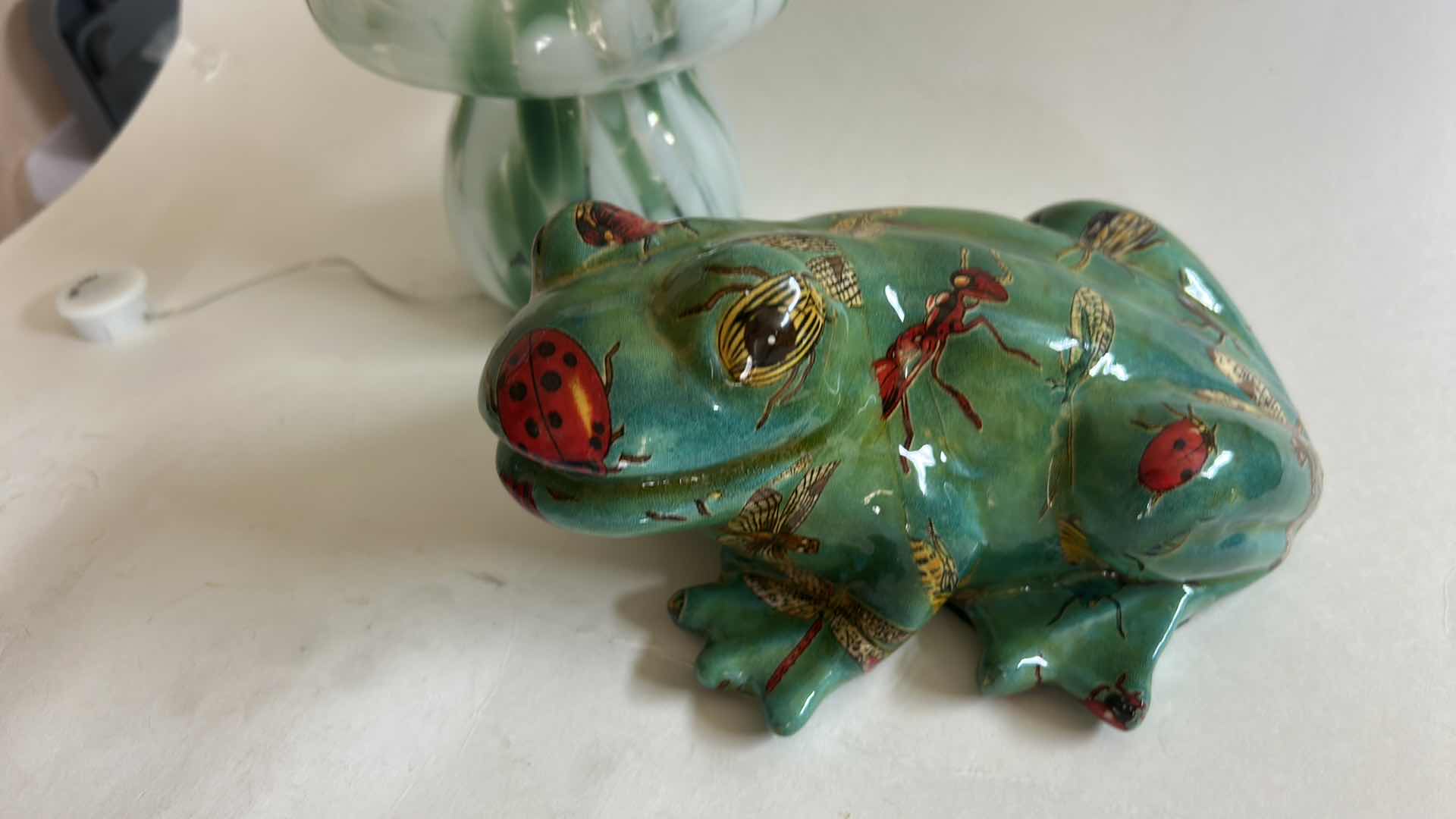 Photo 1 of ART GLASS MUSHROOM LIGHT H6.5” & CERAMIC FROG