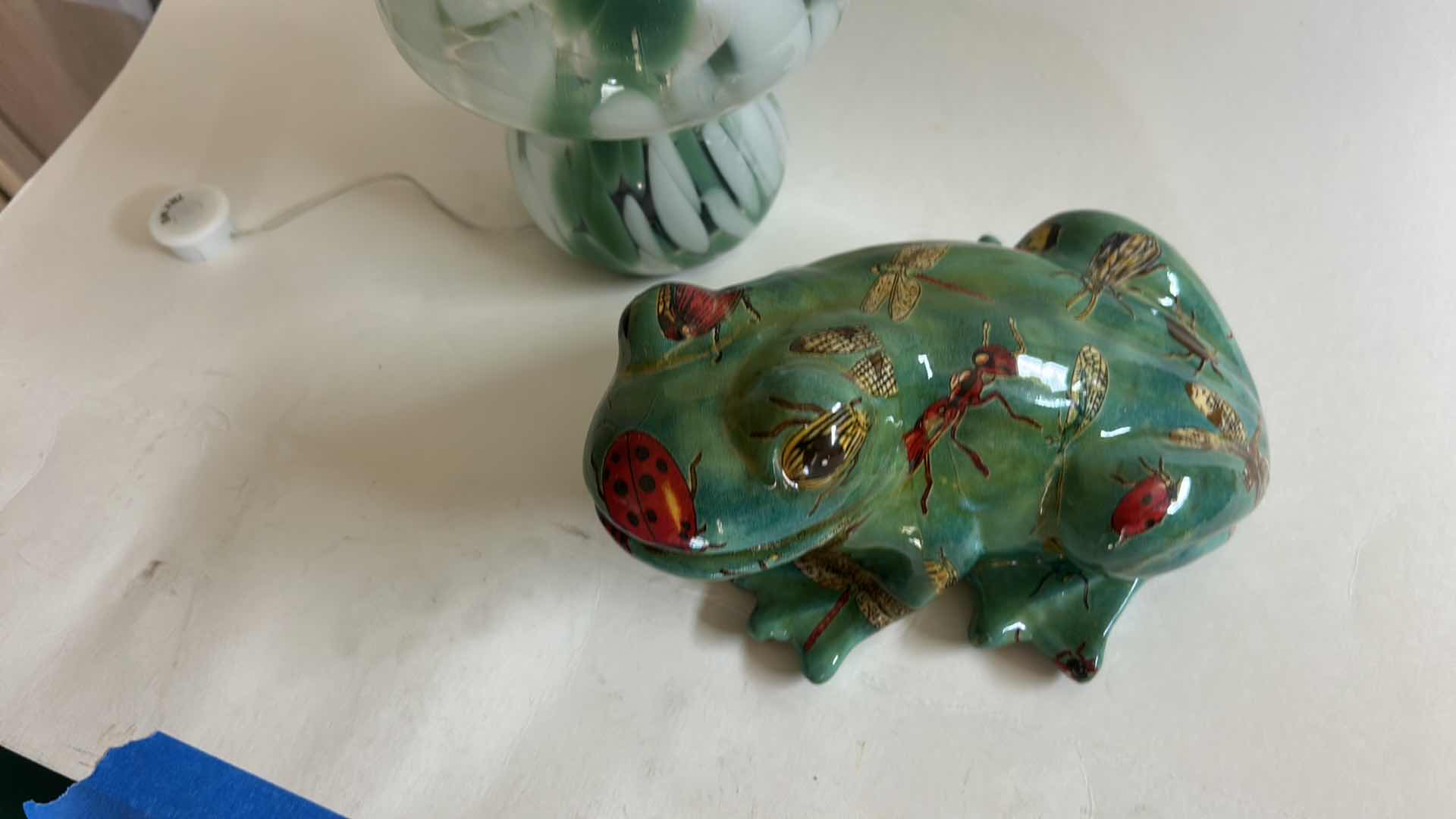 Photo 1 of ART GLASS MUSHROOM LIGHT H6.5” & CERAMIC FROG