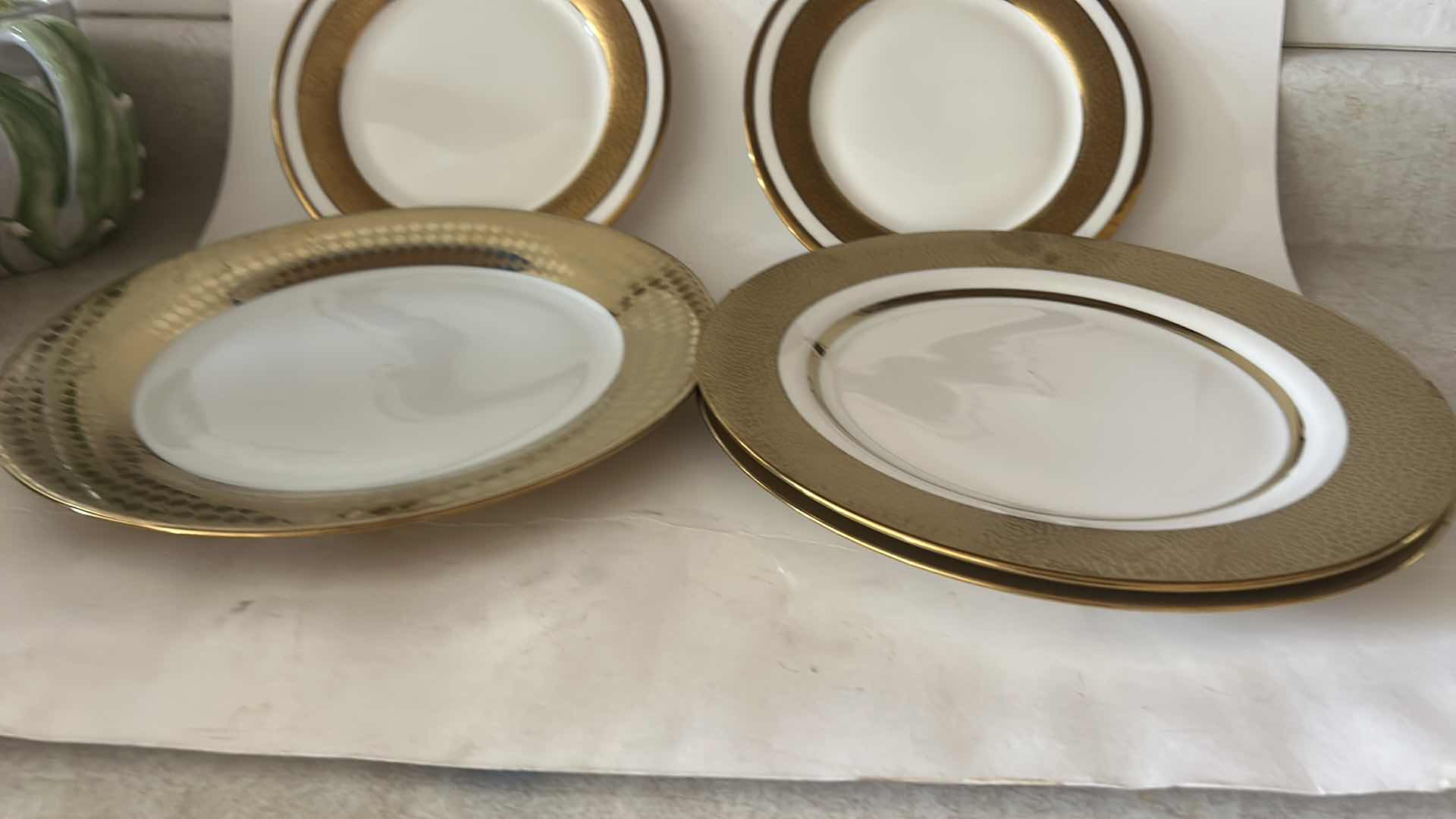 Photo 1 of 16 PC WHITE AND GOLD DINNERWARE