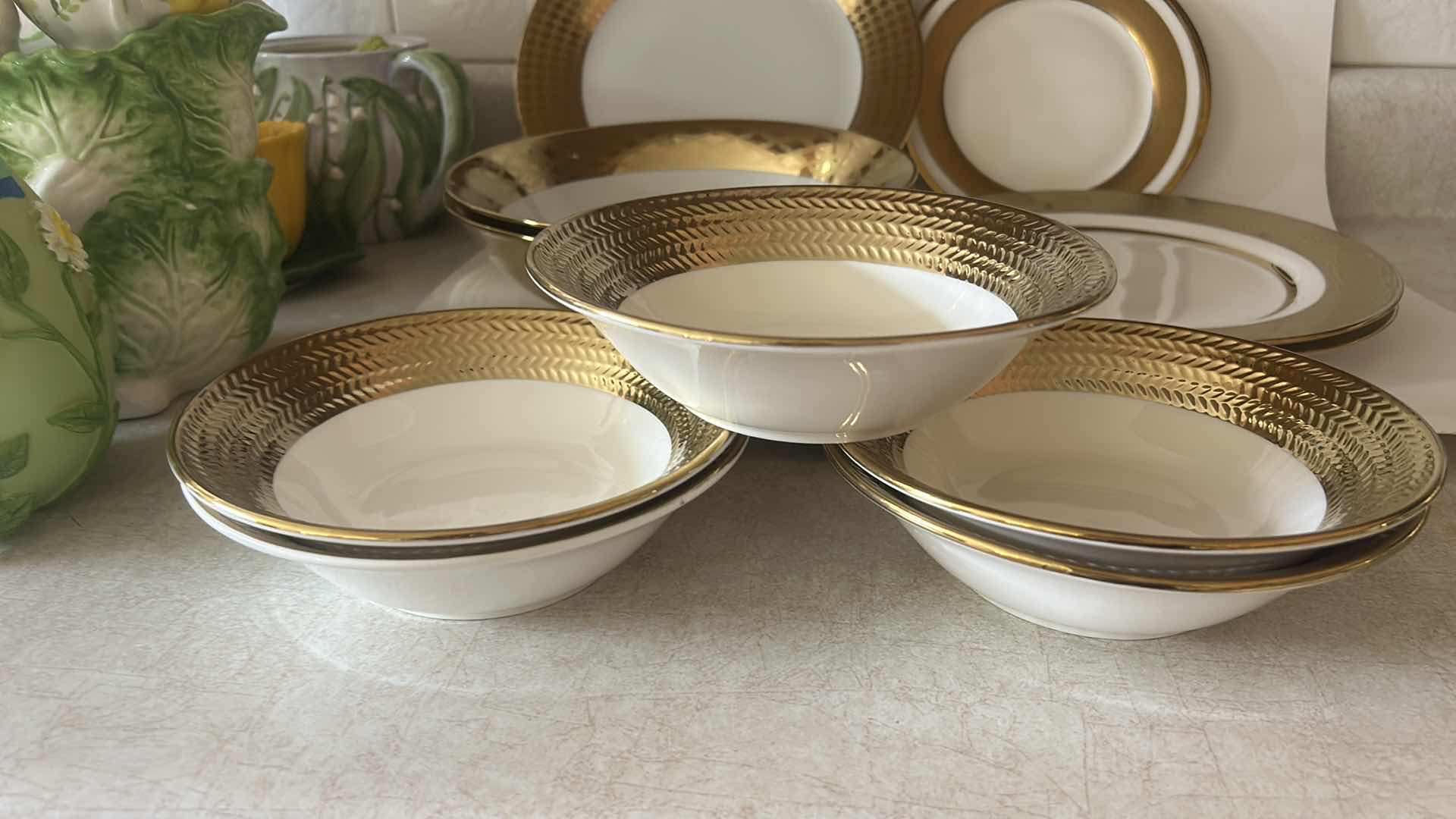 Photo 1 of 16 PC WHITE AND GOLD DINNERWARE
