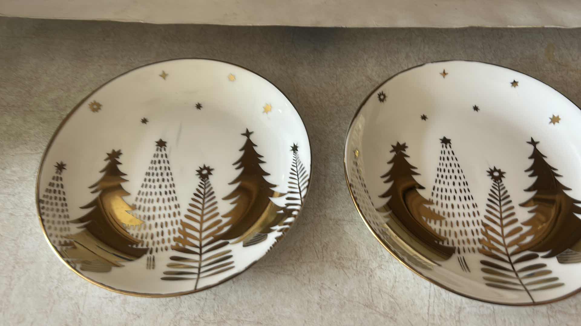 Photo 1 of 10 PC WHITE AND GOLD DINNER WARE PLATES AND BOWLS