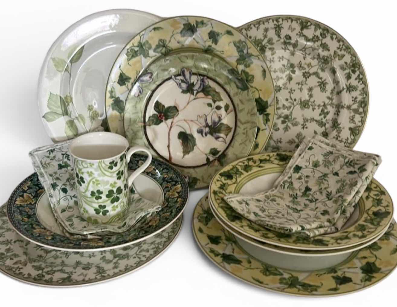 Photo 1 of 10 PC DINNER WARE AND 4 NAPKINS