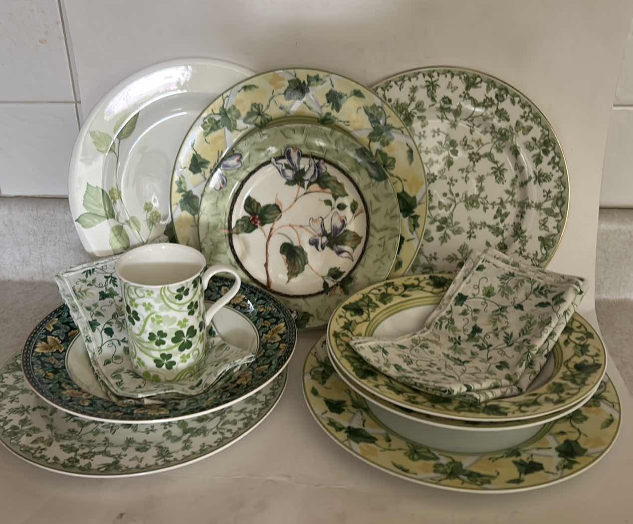 Photo 1 of 10 PC DINNER WARE AND 4 NAPKINS