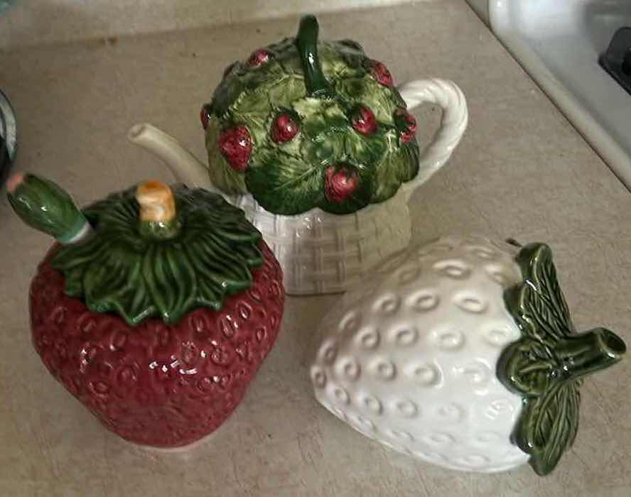 Photo 1 of 3 PC STRAWBERRY DECOR/KITCHEN ACCESSORIES