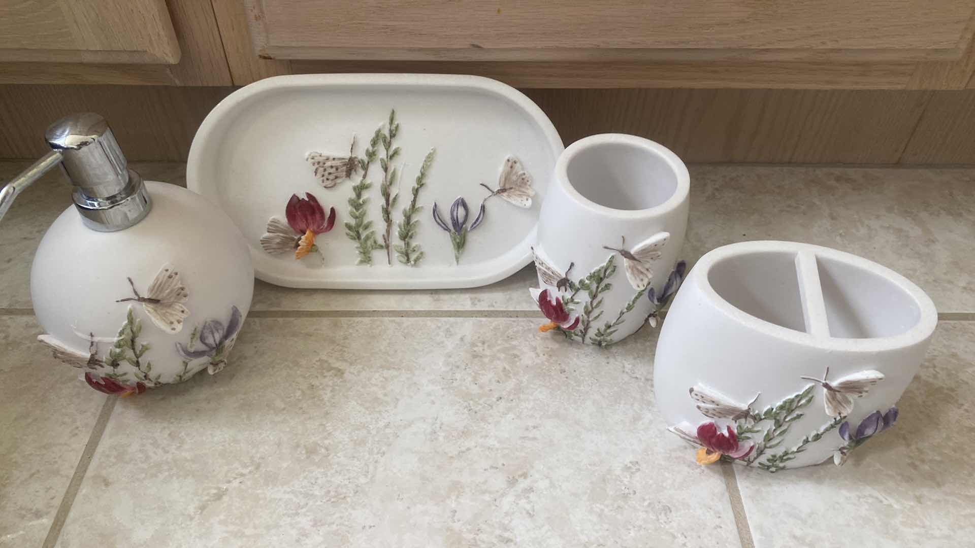 Photo 1 of CERAMIC BATH ACCESSORIES WITH BUTTERFLY MOTIF FOUR PIECES