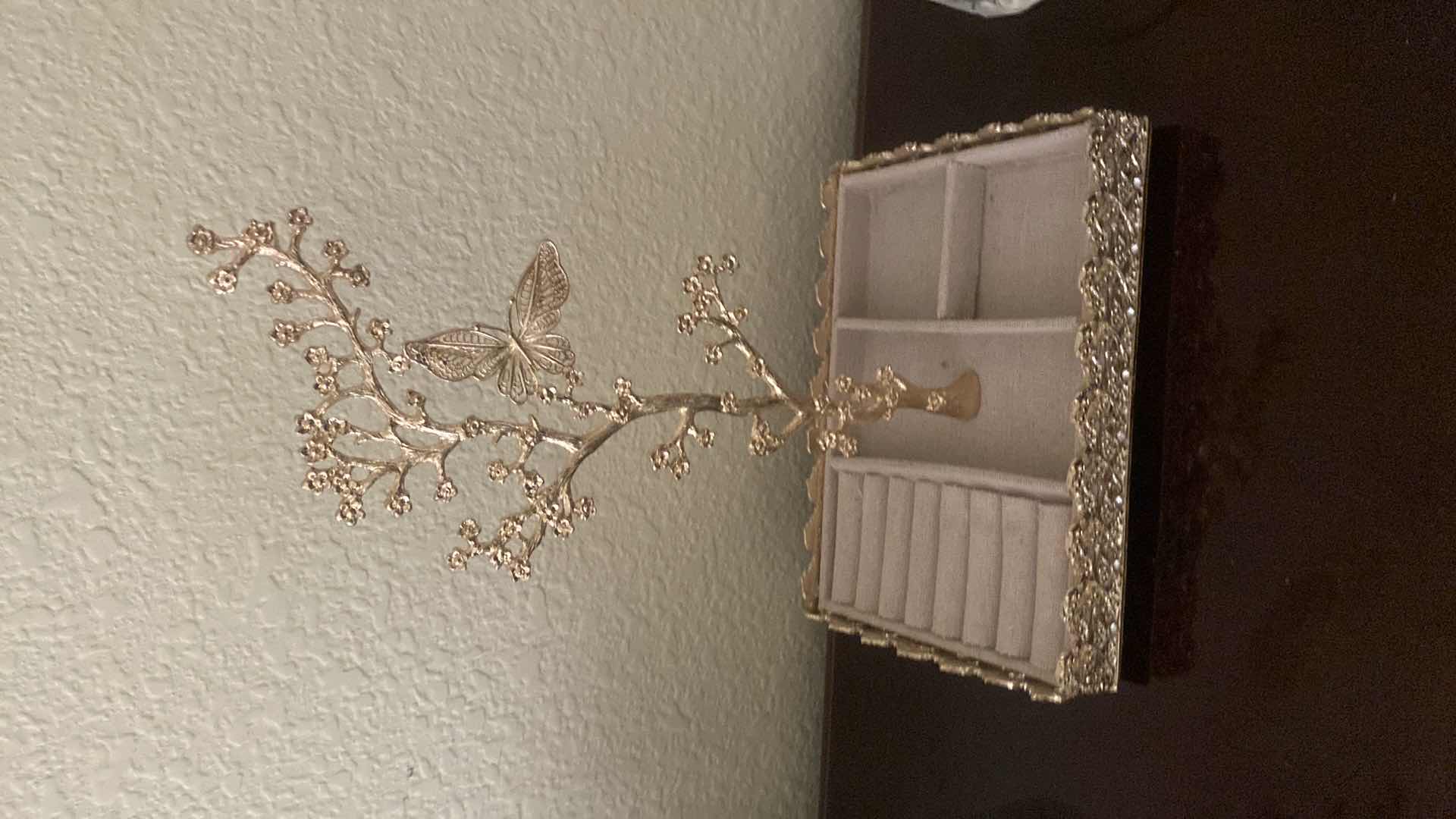 Photo 1 of 3-CRYSTAL HOME DECOR IN ONE JEWELRY TREE