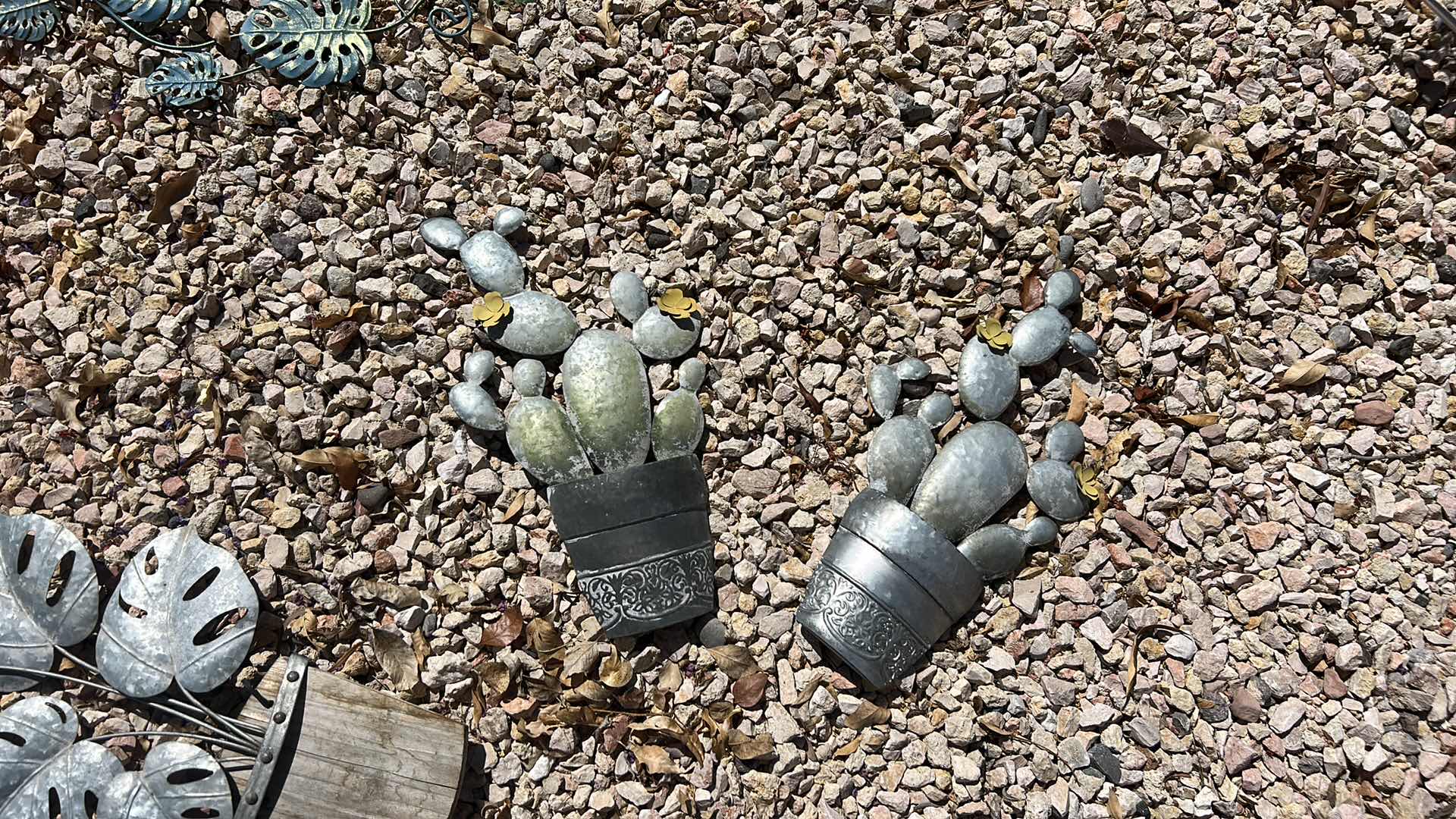 Photo 1 of METAL OUTDOOR DECOR