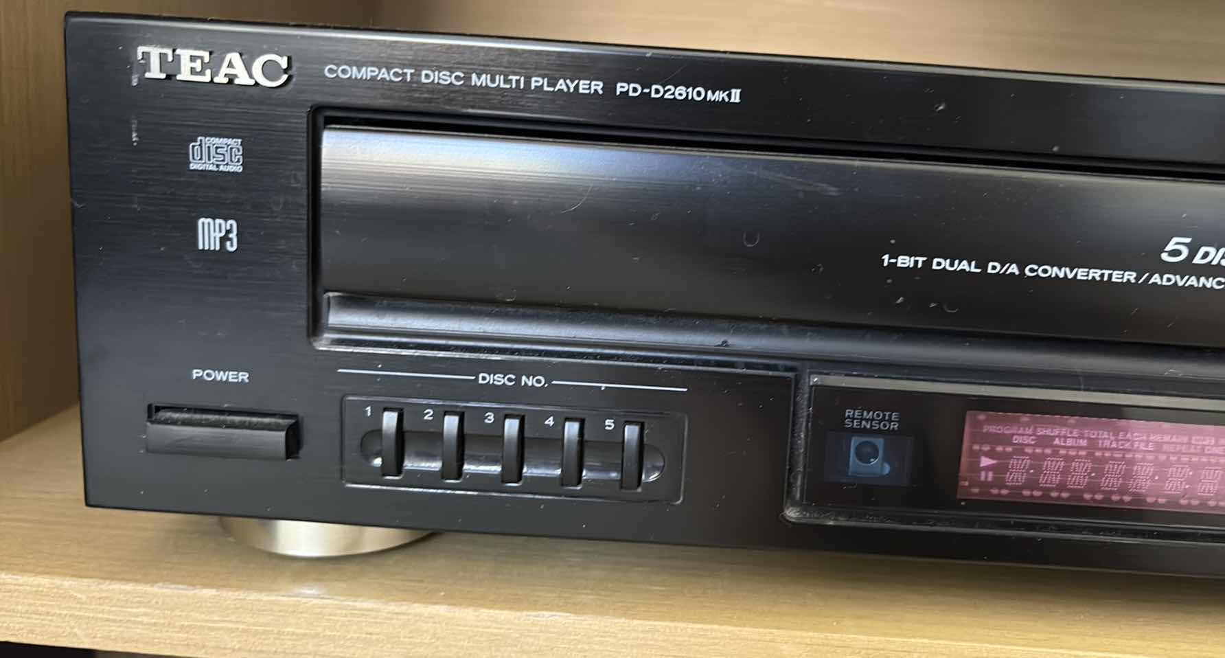 Photo 1 of TEAC PD-D2610 MKII 5-DISC CD CHANGER MP3/CD-R/CD-RW COMPATIBLE (NO REMOTE)