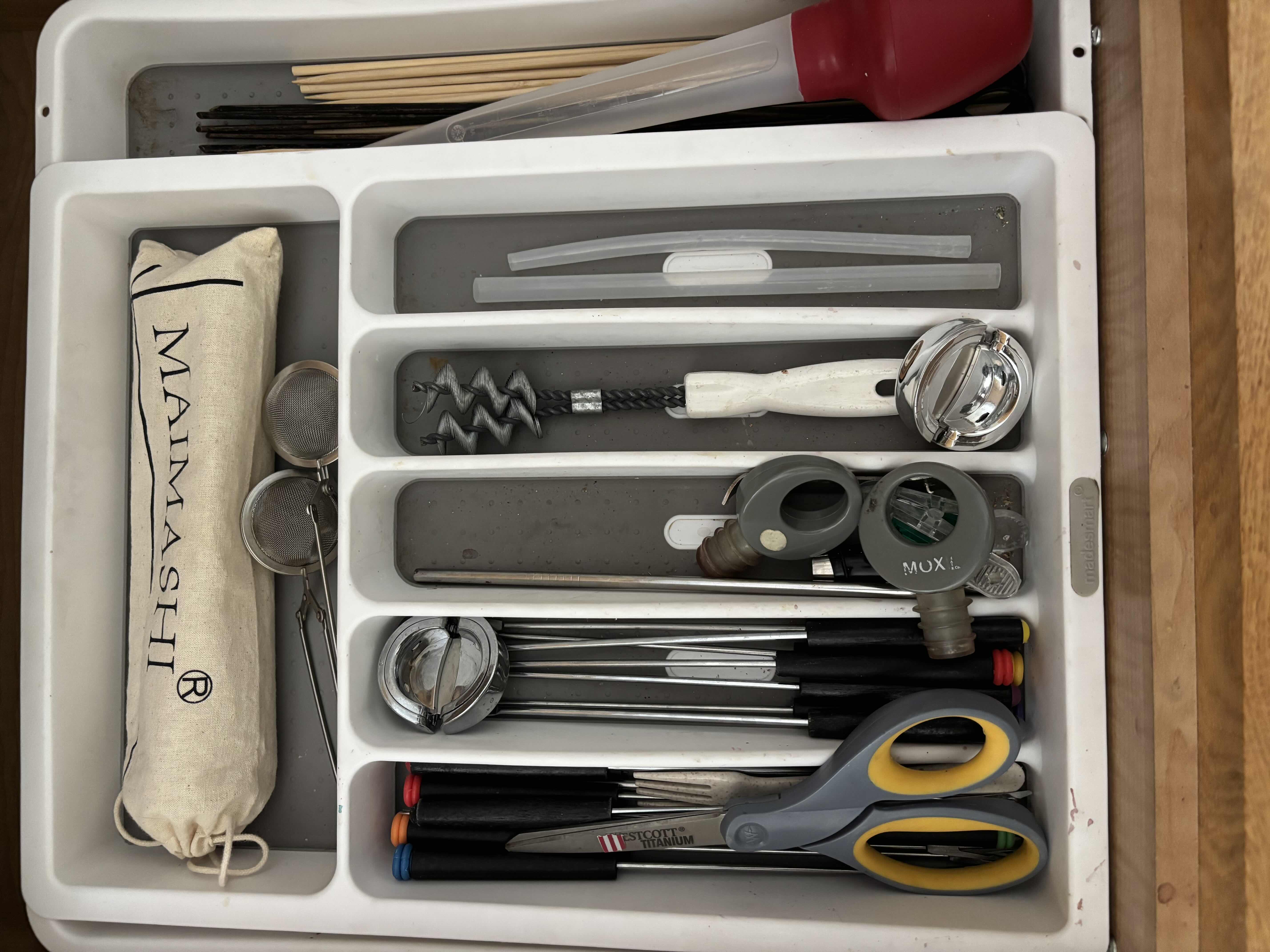 Photo 1 of CONTENTS OF KITCHEN DRAWERS (3)