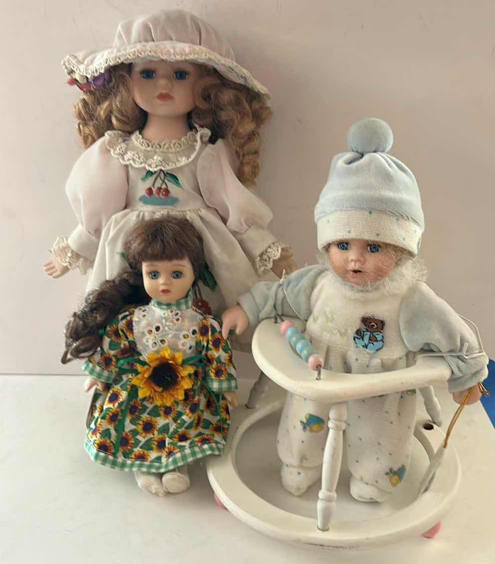 Photo 1 of 3 - VINTAGE COLLECTIBLE PORCELAIN DOLLS