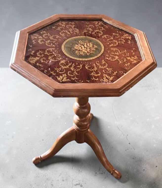 Photo 1 of KAI LEE ART & FURNITURE FACTORY VINTAGE OCTAGONAL PEDESTAL ACCENT TABLE 20“ x H25“. $350