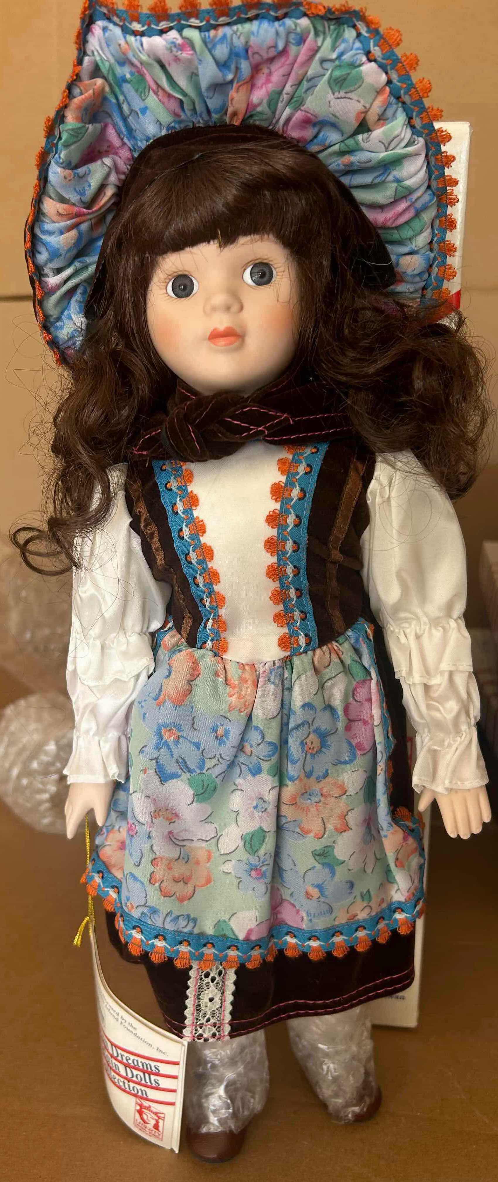 Photo 1 of NIB VINTAGE MUSICAL PORCELAIN DOLL HERITAGE MINT AMERICAN DREAMS " NATASIA"