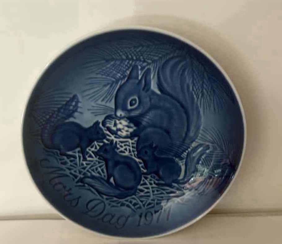 Photo 1 of BING & GRONDAHL MOTHERS DAY PORCELAIN PLATE $99