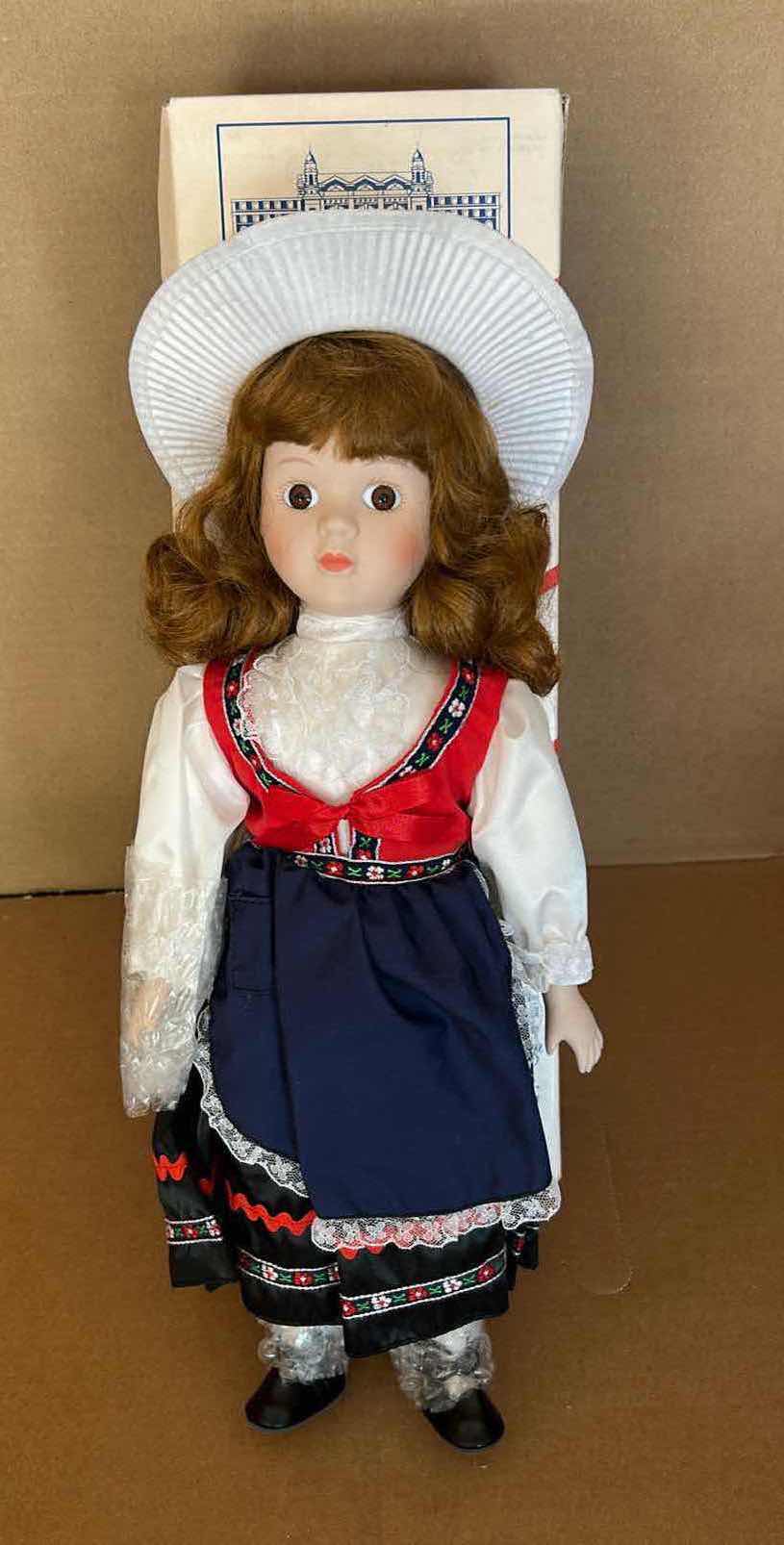 Photo 1 of VINTAGE MUSICAL PORCELAIN DOLL 16" FROM HERITAGE MINT AMERICAN DREAMS "ANATASIA" FROM AUSTRIA IN ORIGINAL BOX $35