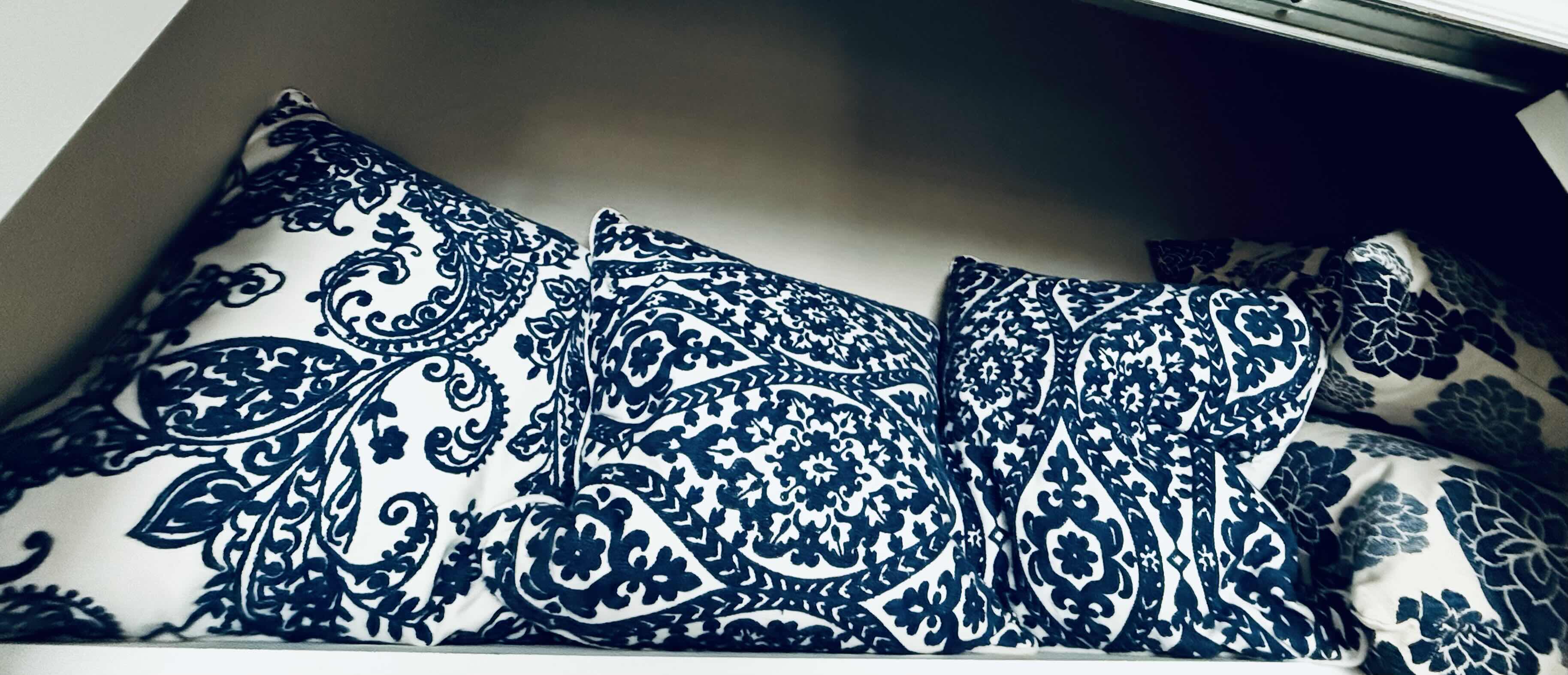 Photo 1 of 5-BLUE & BEIGE PRINT ACCENT PILLOWS