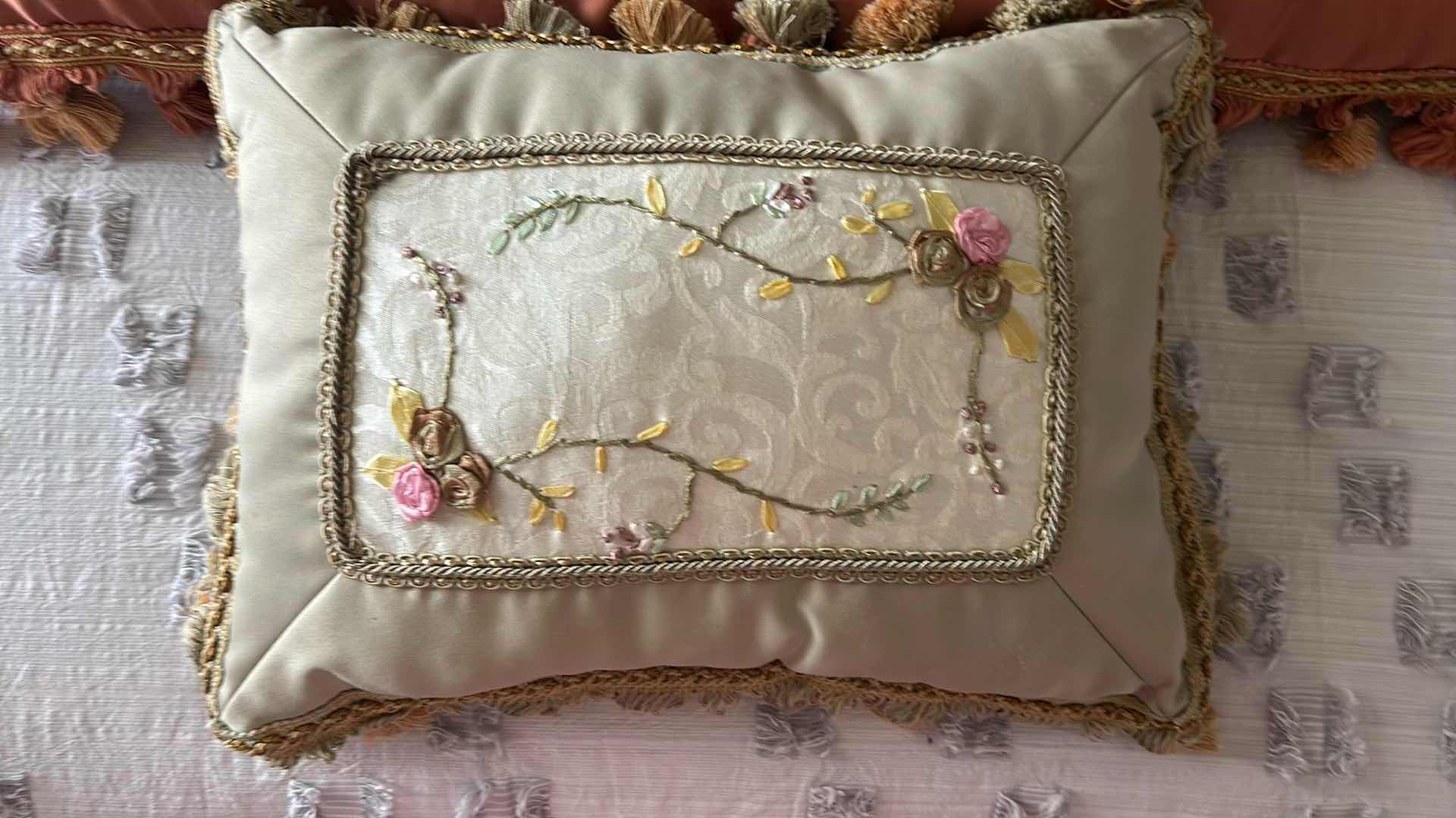 Photo 1 of 3- DECORATIVE PILLOWS W TASSELS 17" X 11"
